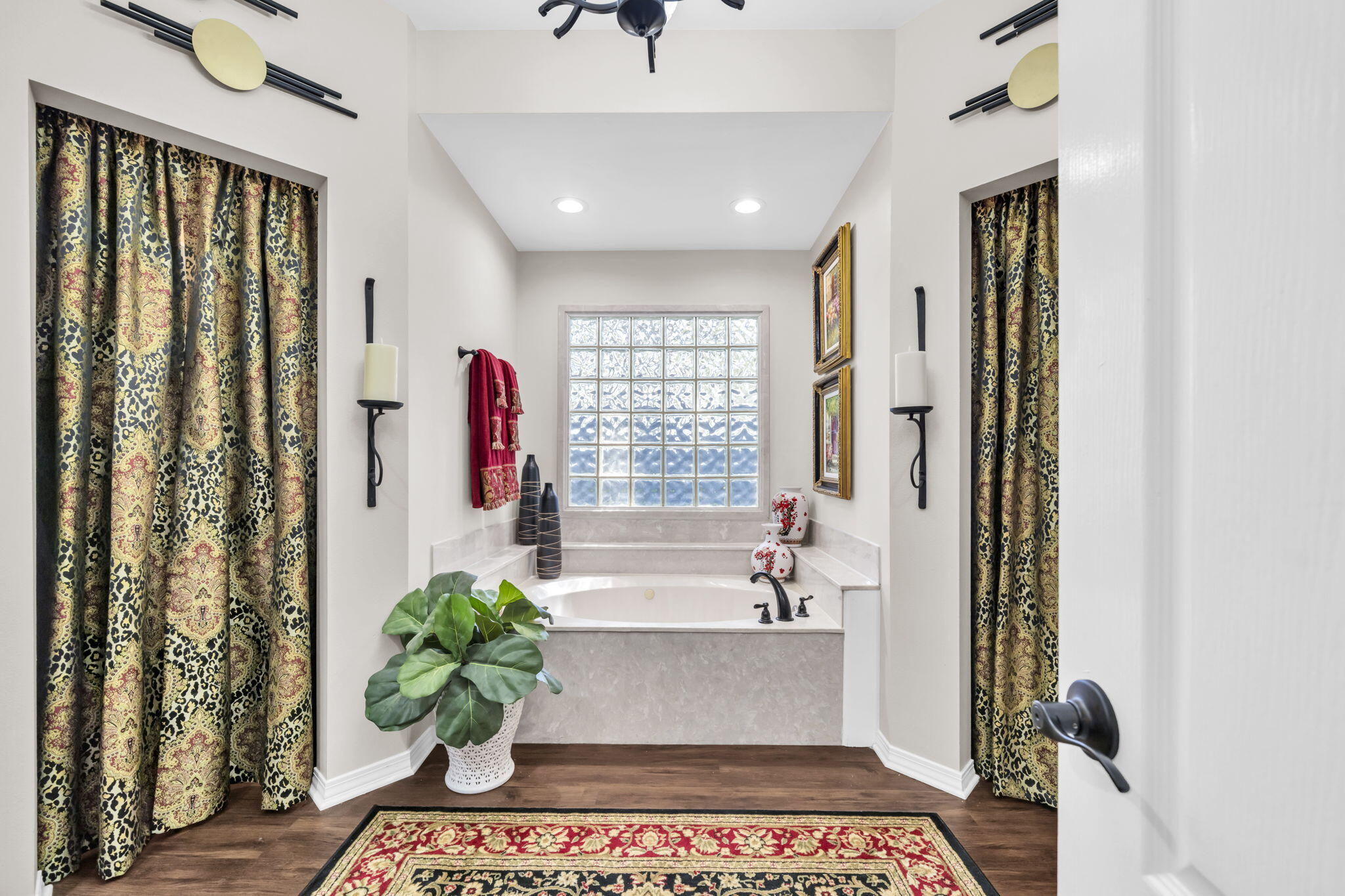 SHALIMAR COMMONS - Residential