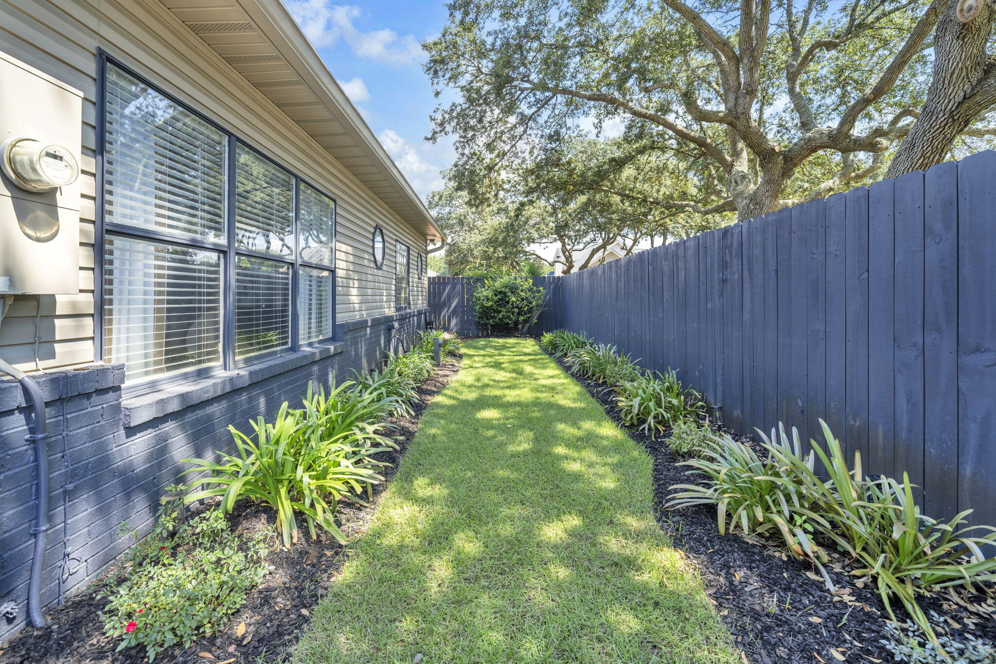 SHALIMAR COMMONS - Residential