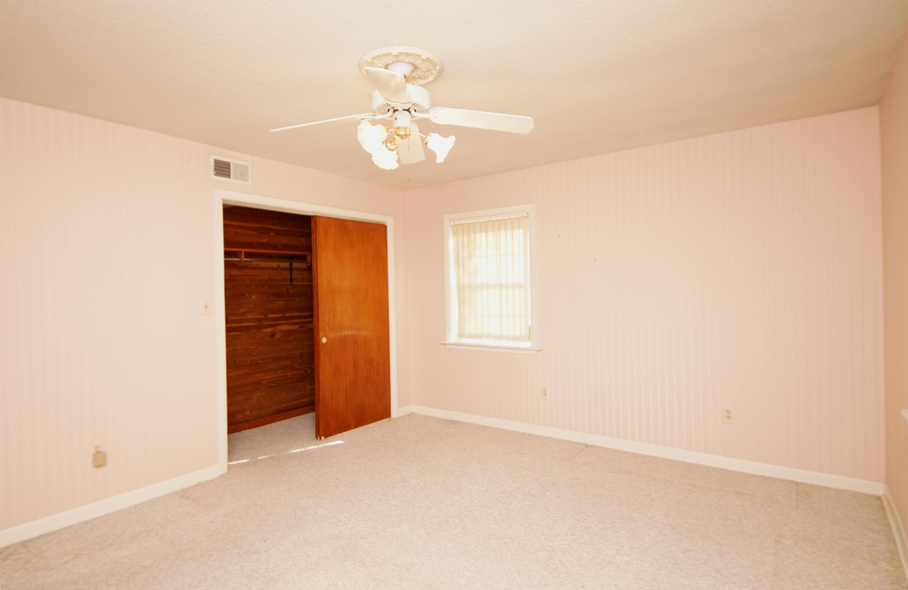 BAYOU POQUITOWOODLAND SHORES LOT 3 & N25 FT LOT 4 BLK G LESS the east 146.7 FT SOLD - Residential
