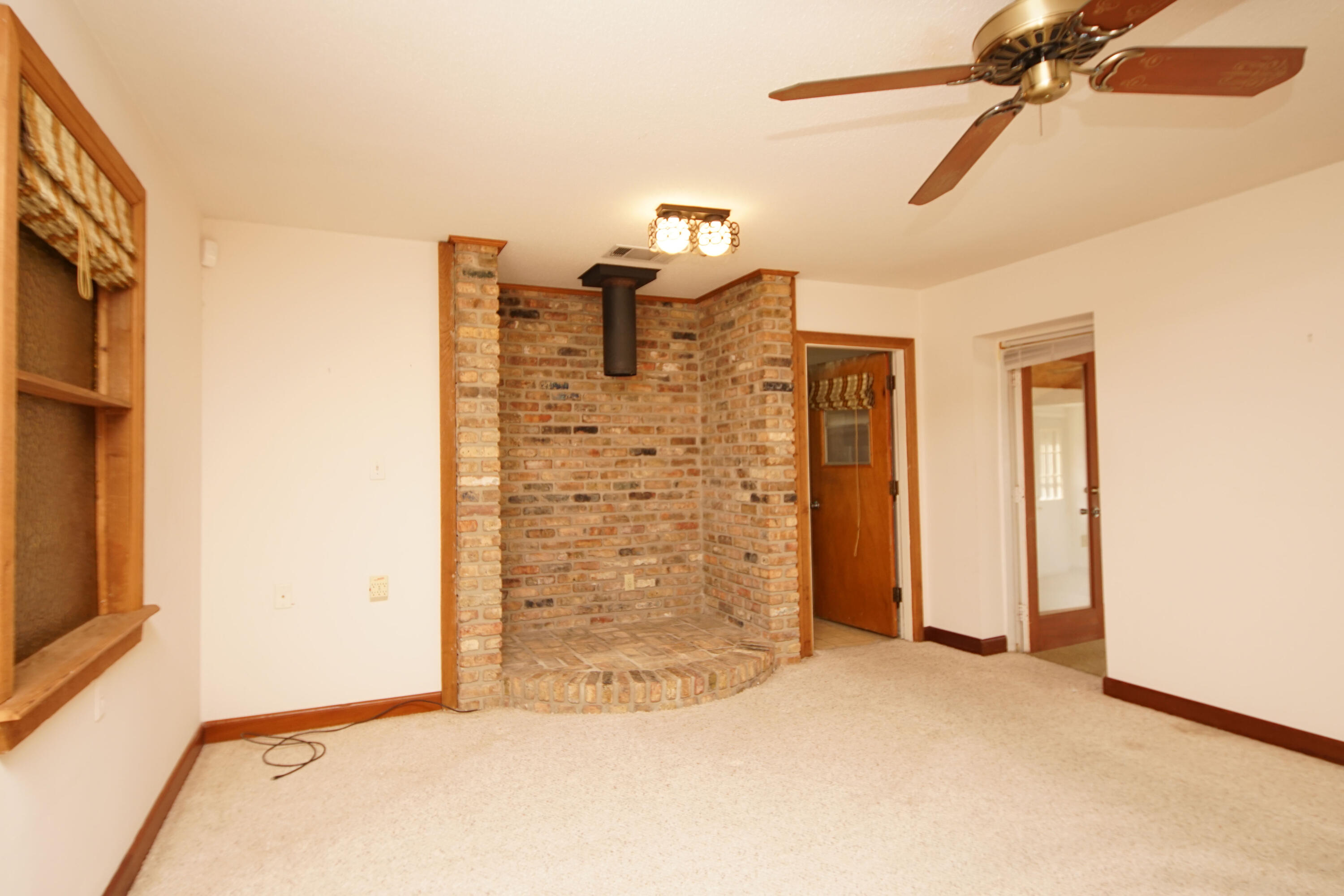 BAYOU POQUITOWOODLAND SHORES LOT 3 & N25 FT LOT 4 BLK G LESS the east 146.7 FT SOLD - Residential