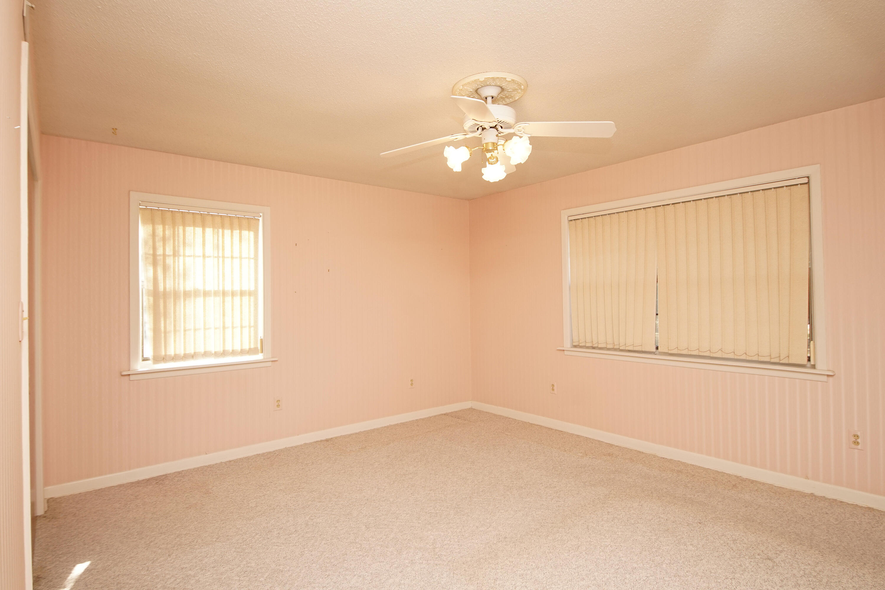 BAYOU POQUITOWOODLAND SHORES LOT 3 & N25 FT LOT 4 BLK G LESS the east 146.7 FT SOLD - Residential