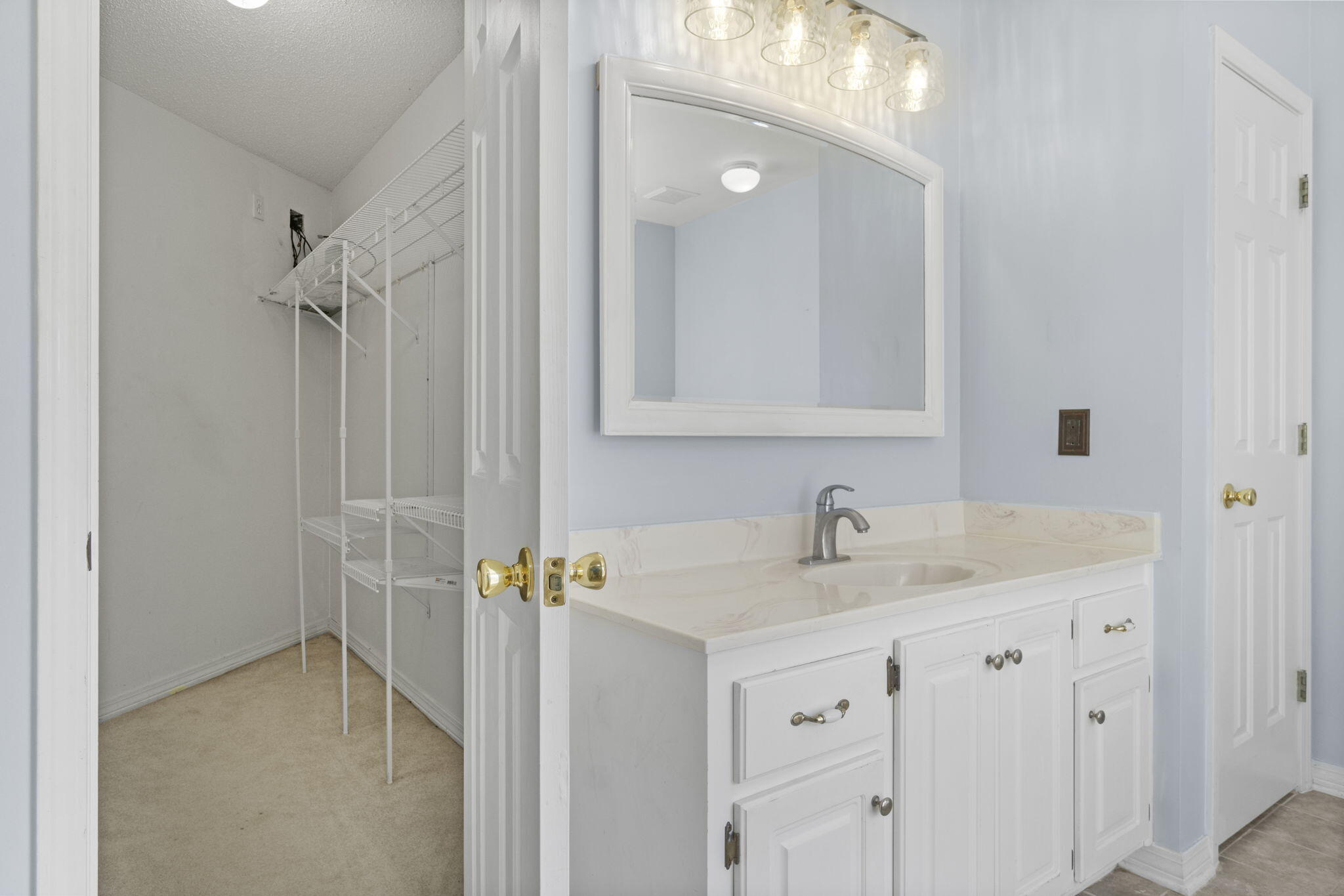 ROBLEDAL ESTATES - Residential