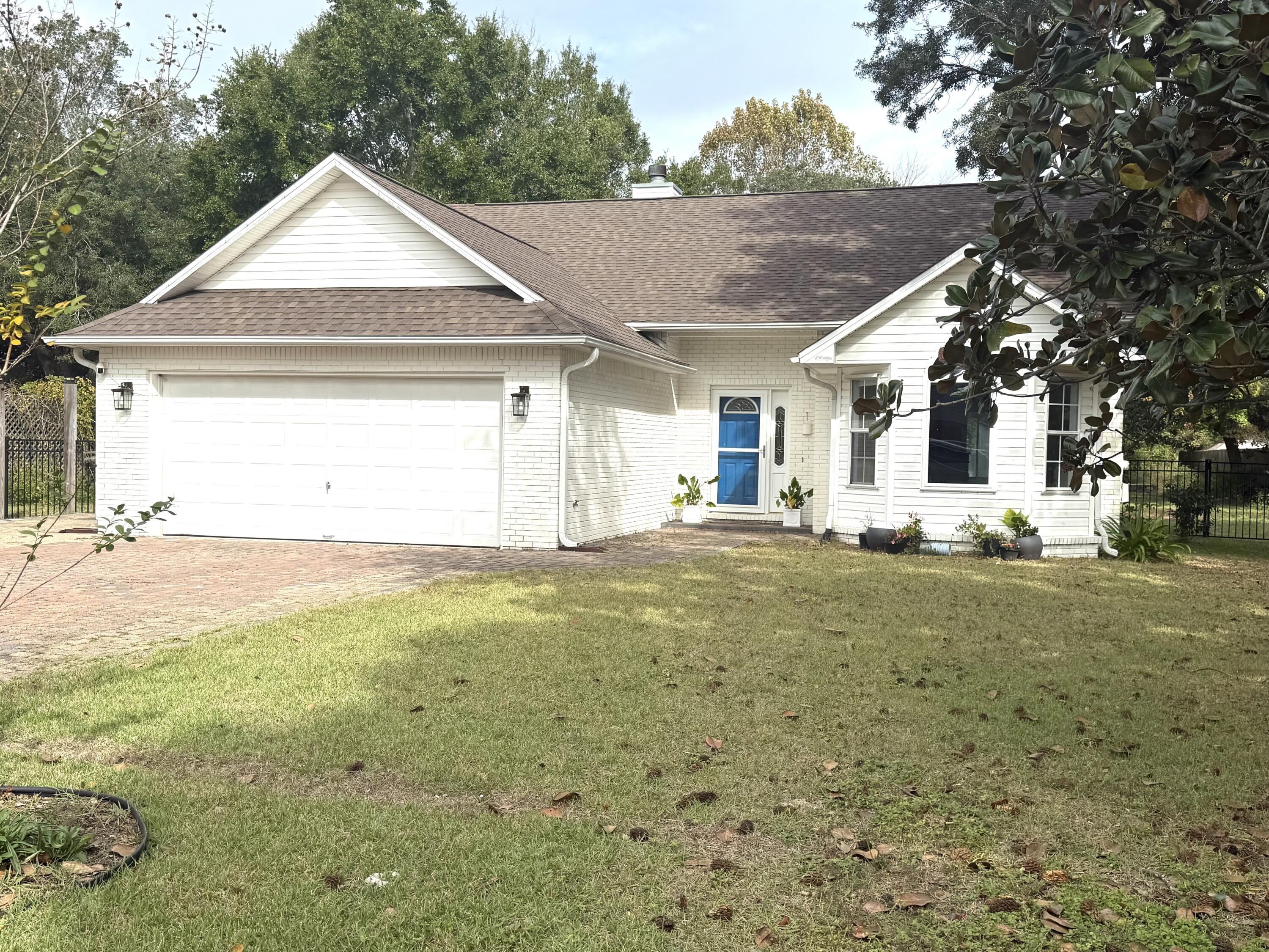 ROBLEDAL ESTATES - Residential