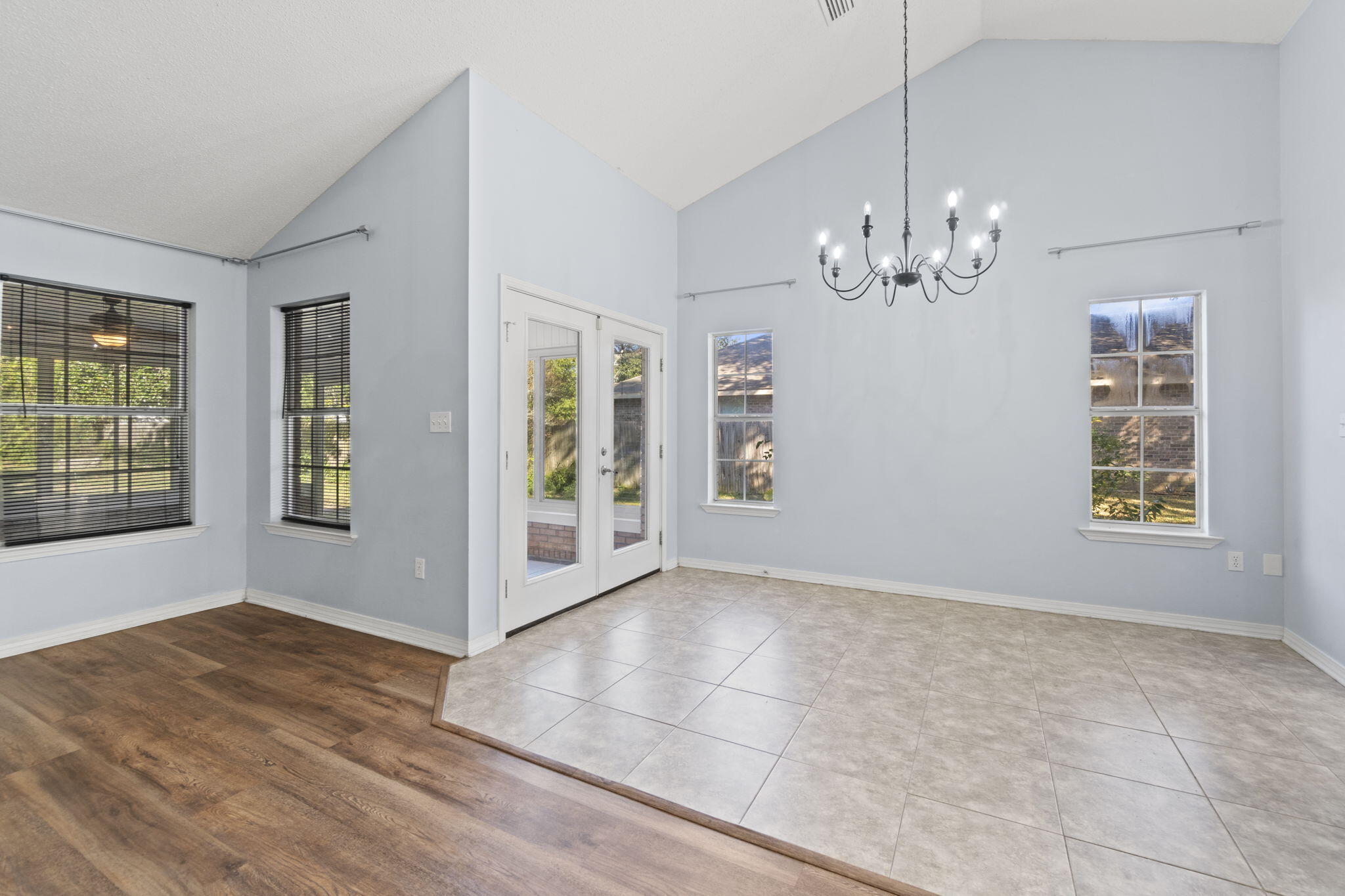 ROBLEDAL ESTATES - Residential