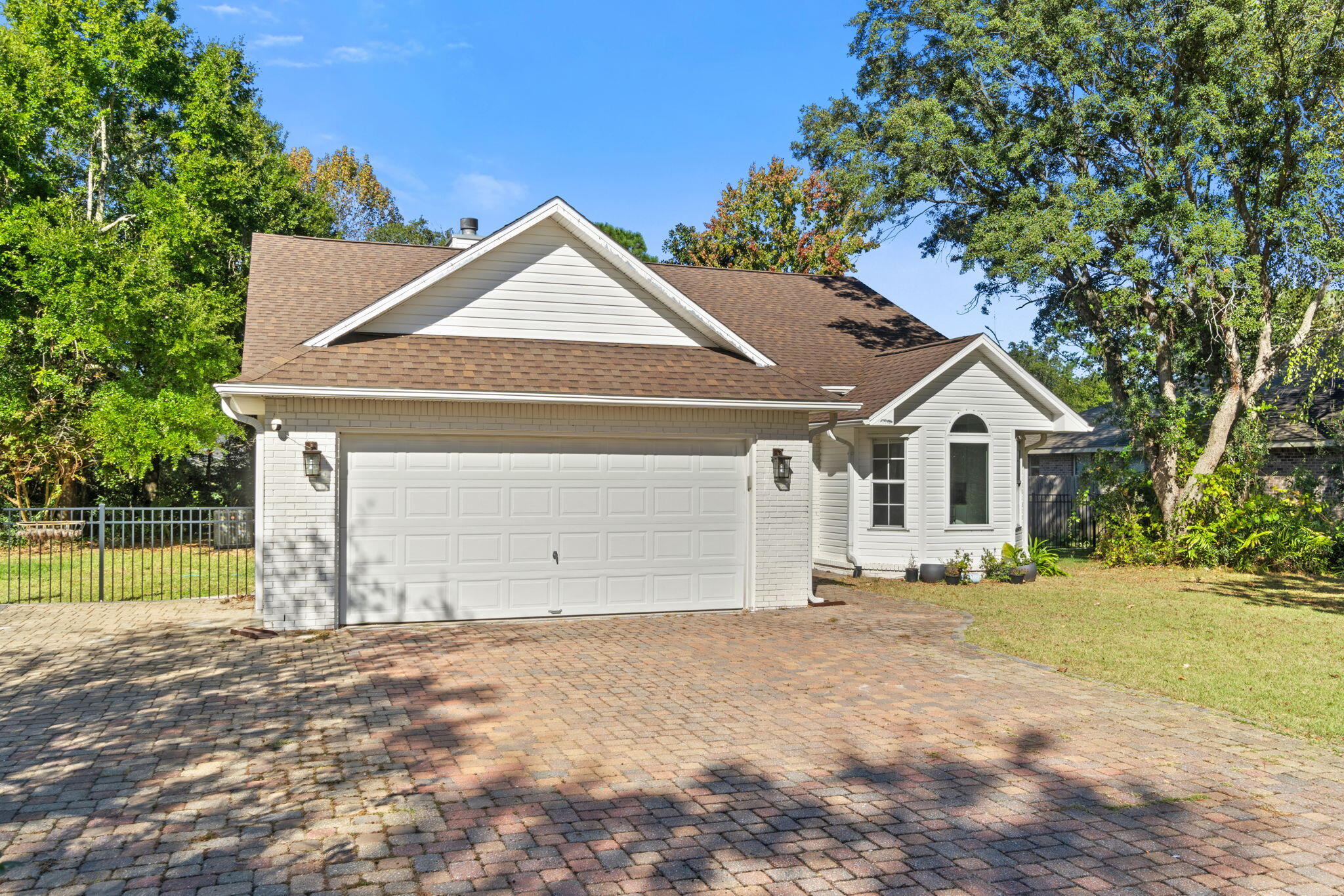 ROBLEDAL ESTATES - Residential