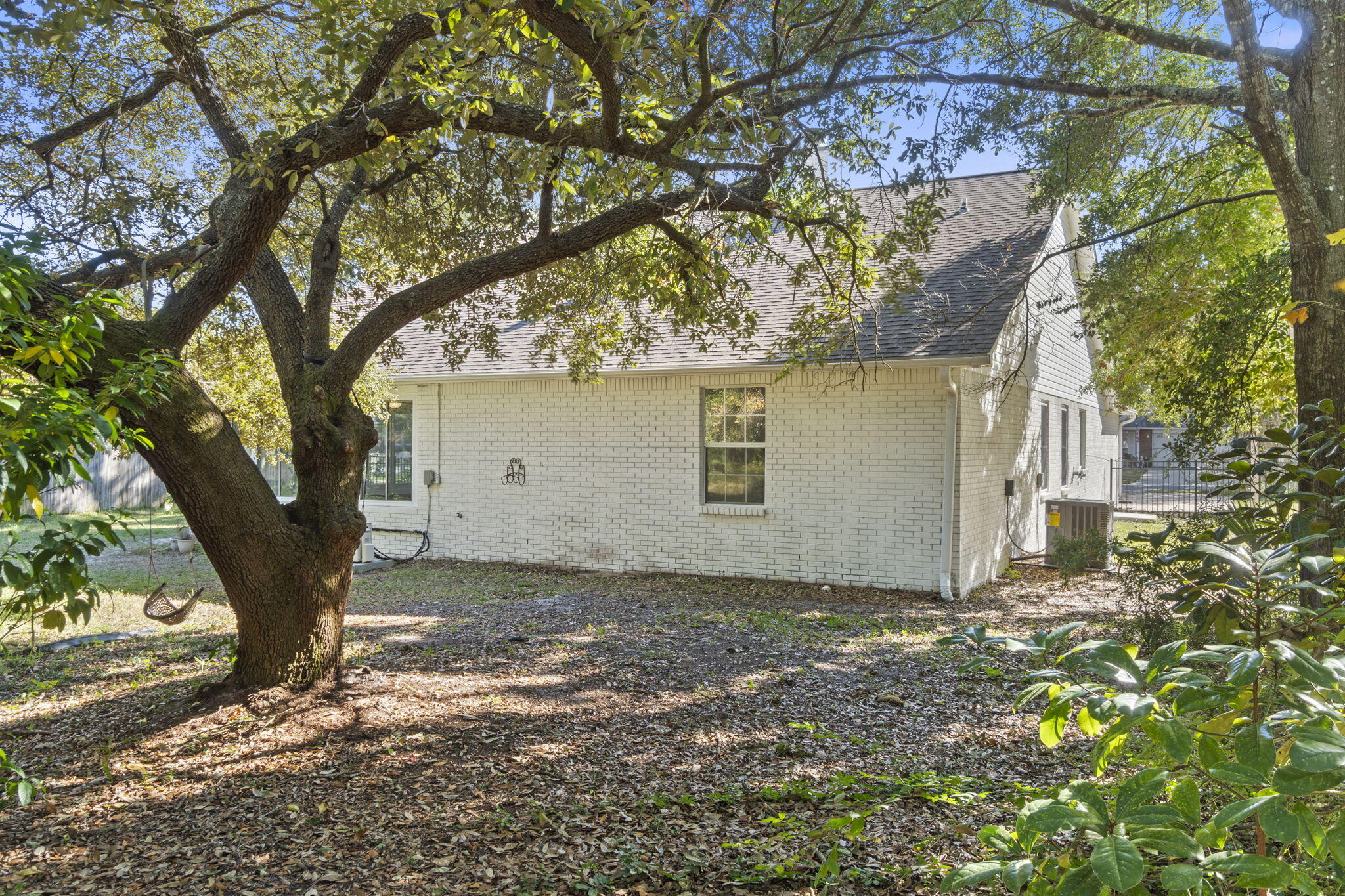 ROBLEDAL ESTATES - Residential