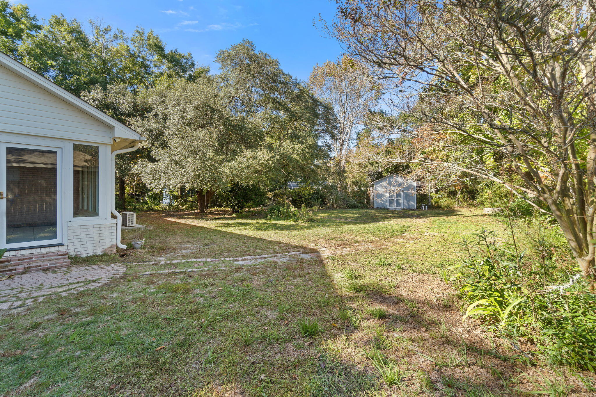 ROBLEDAL ESTATES - Residential