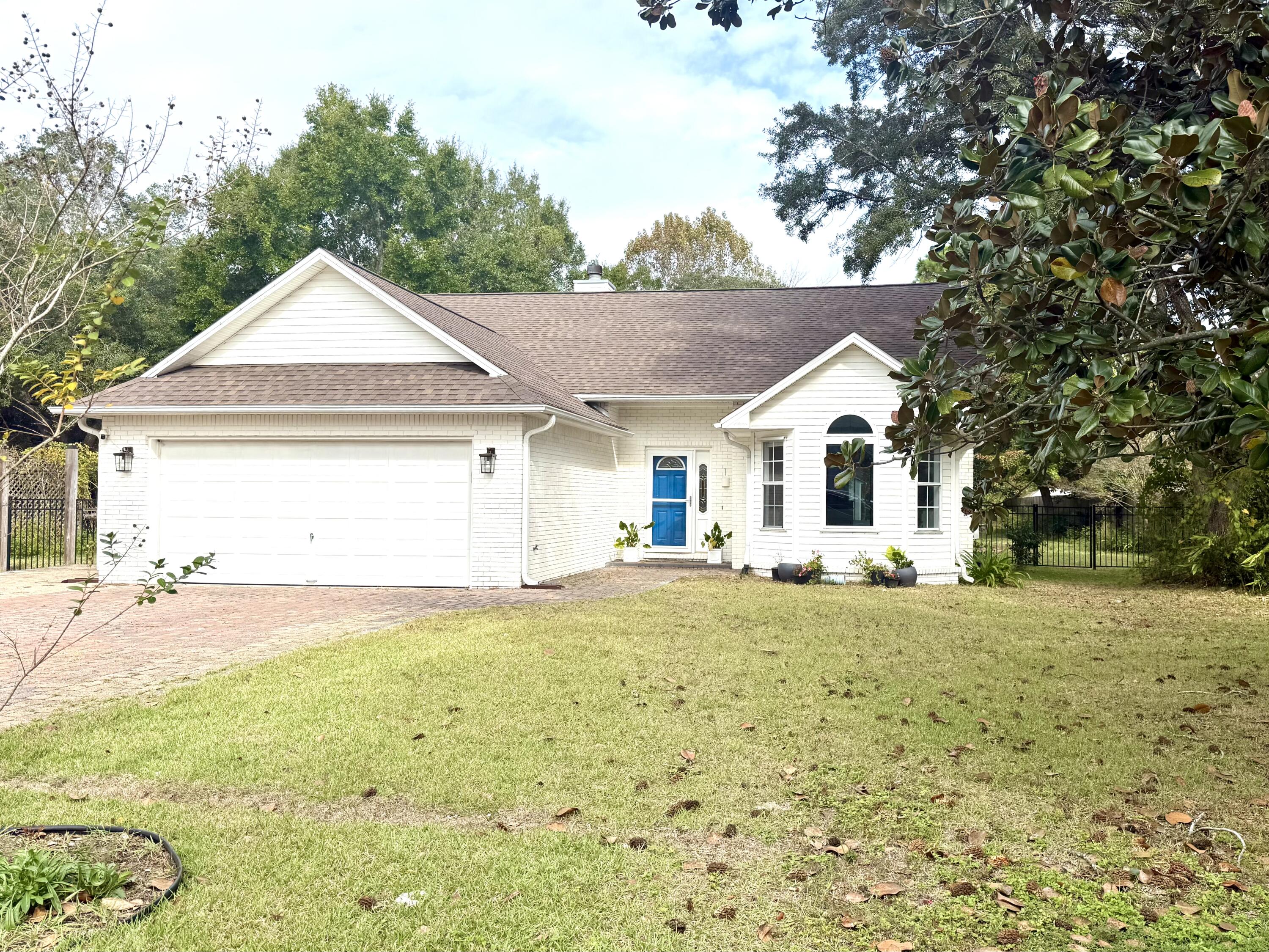 ROBLEDAL ESTATES - Residential