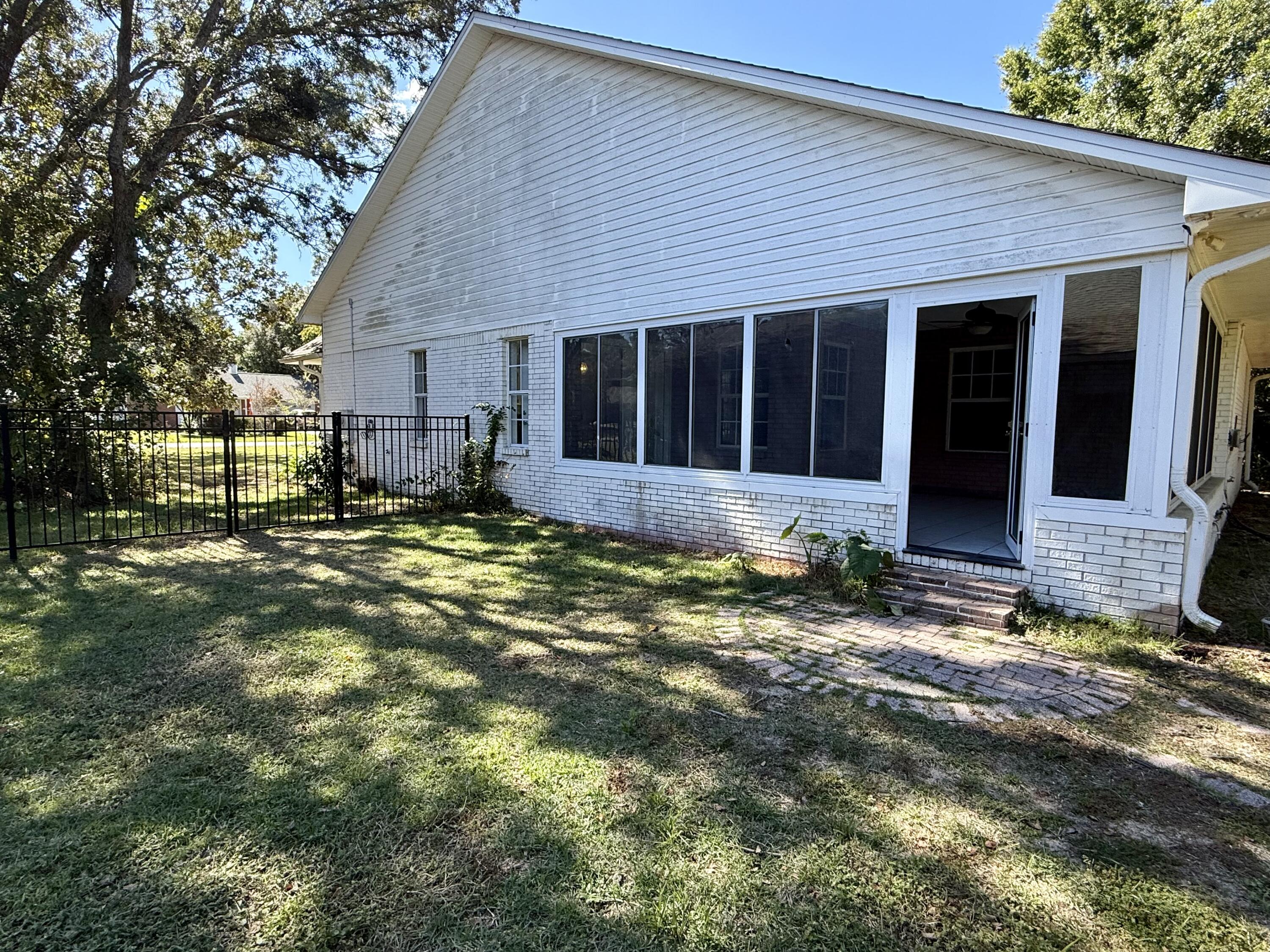 ROBLEDAL ESTATES - Residential