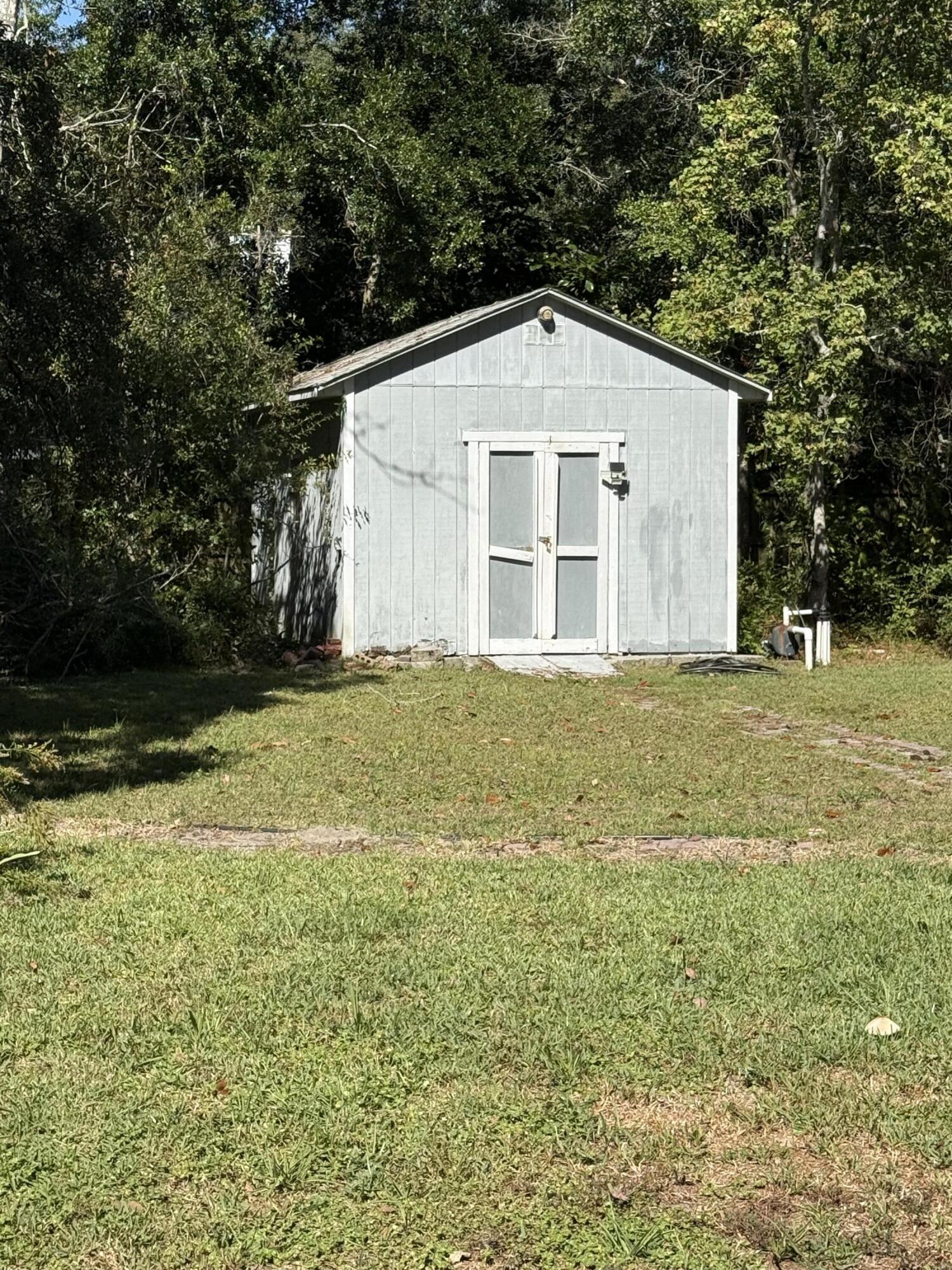 ROBLEDAL ESTATES - Residential