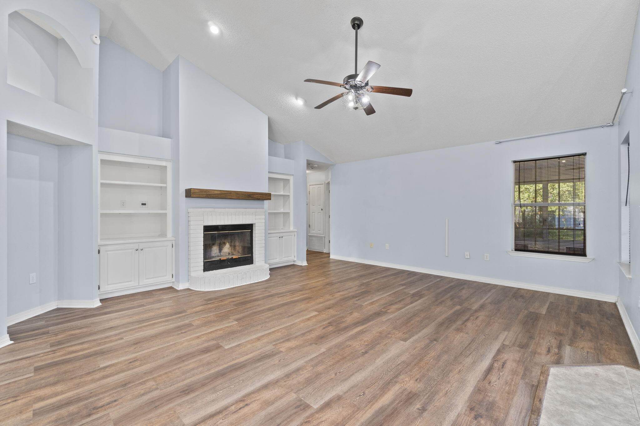 ROBLEDAL ESTATES - Residential