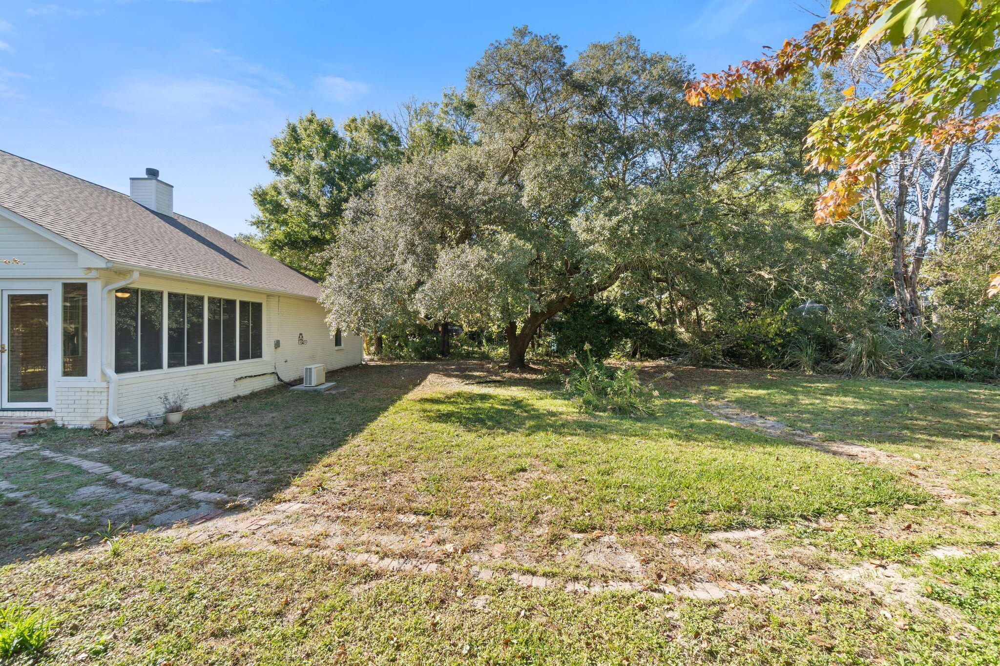 ROBLEDAL ESTATES - Residential