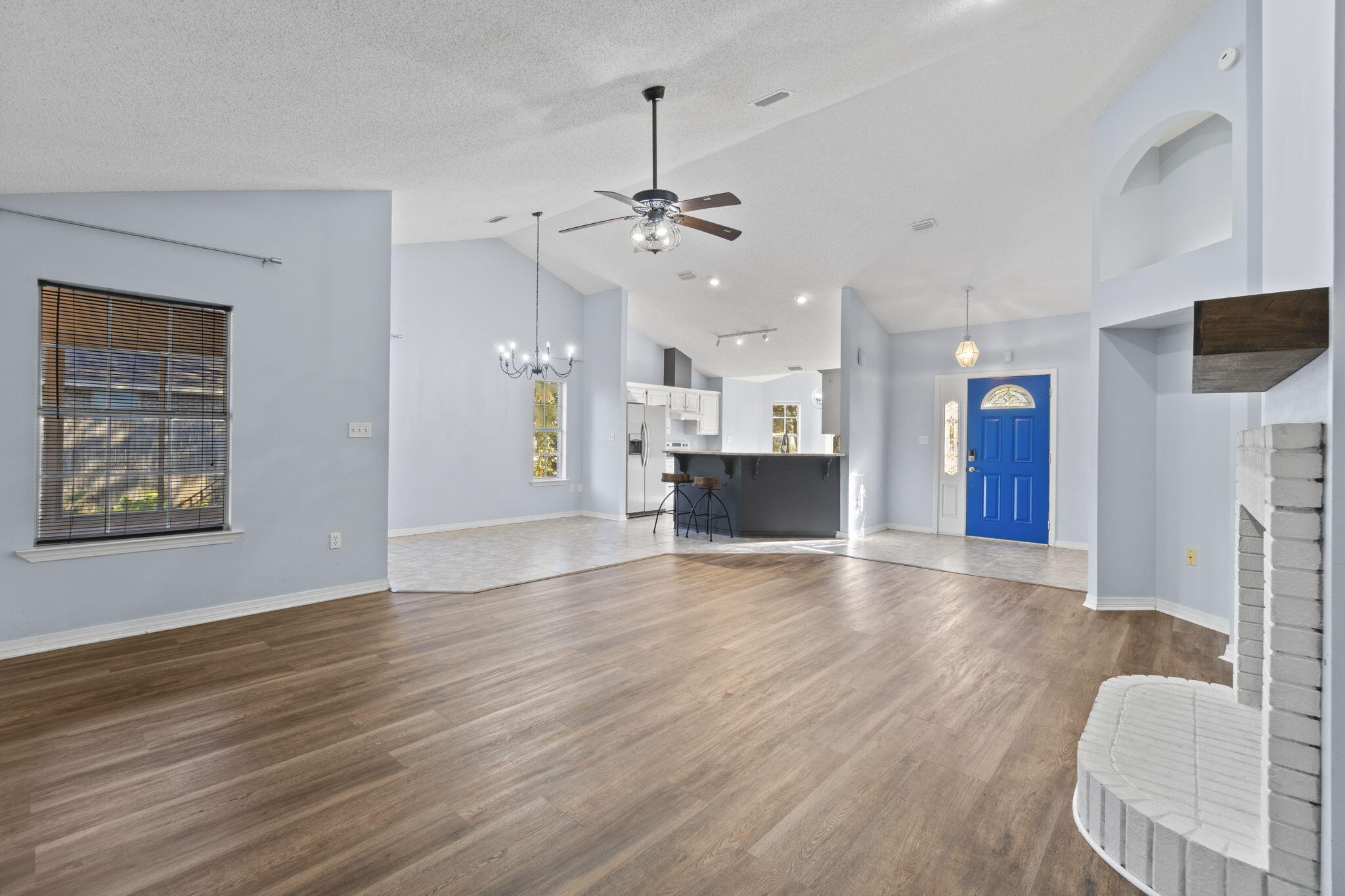 ROBLEDAL ESTATES - Residential