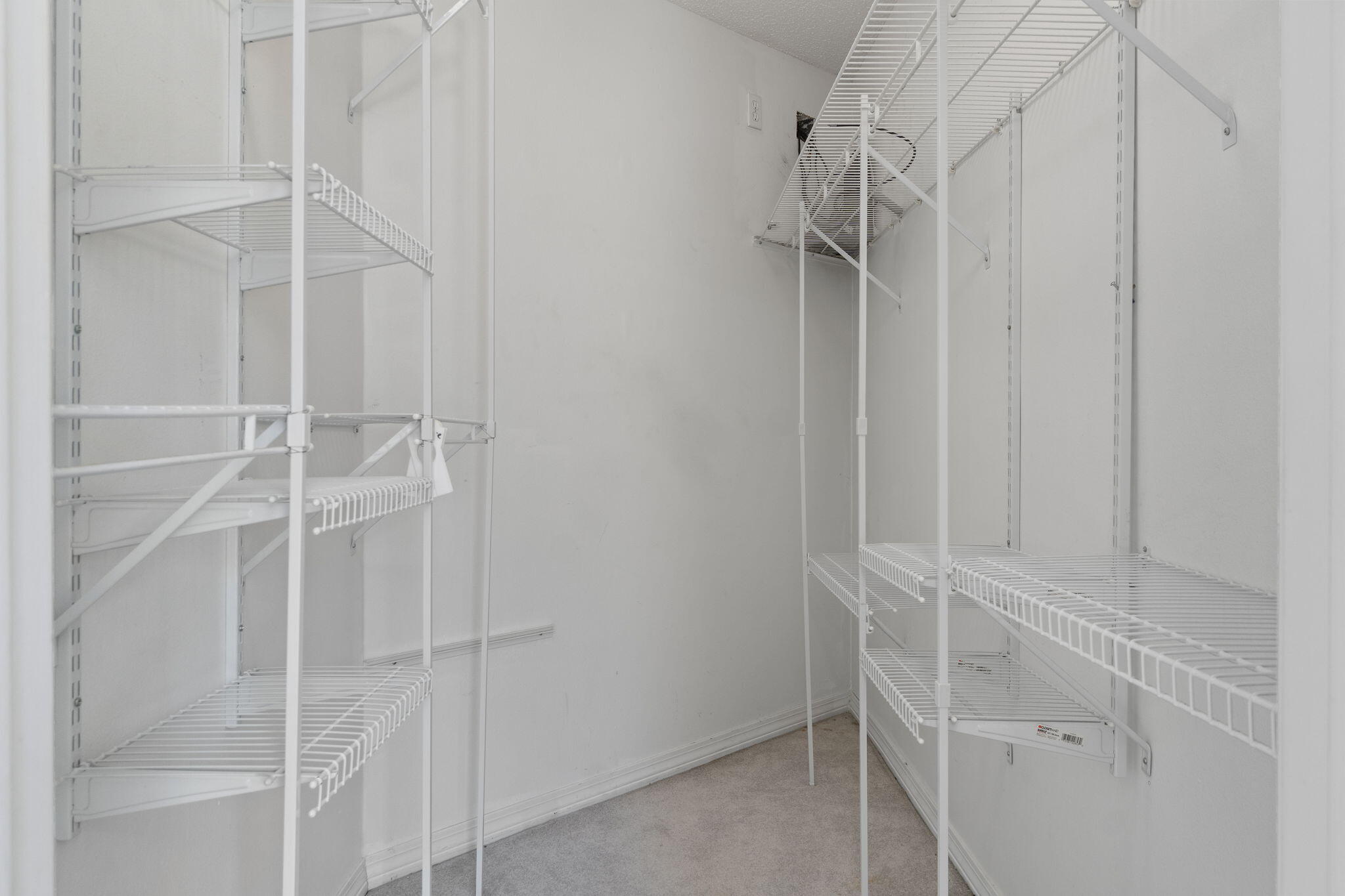 ROBLEDAL ESTATES - Residential