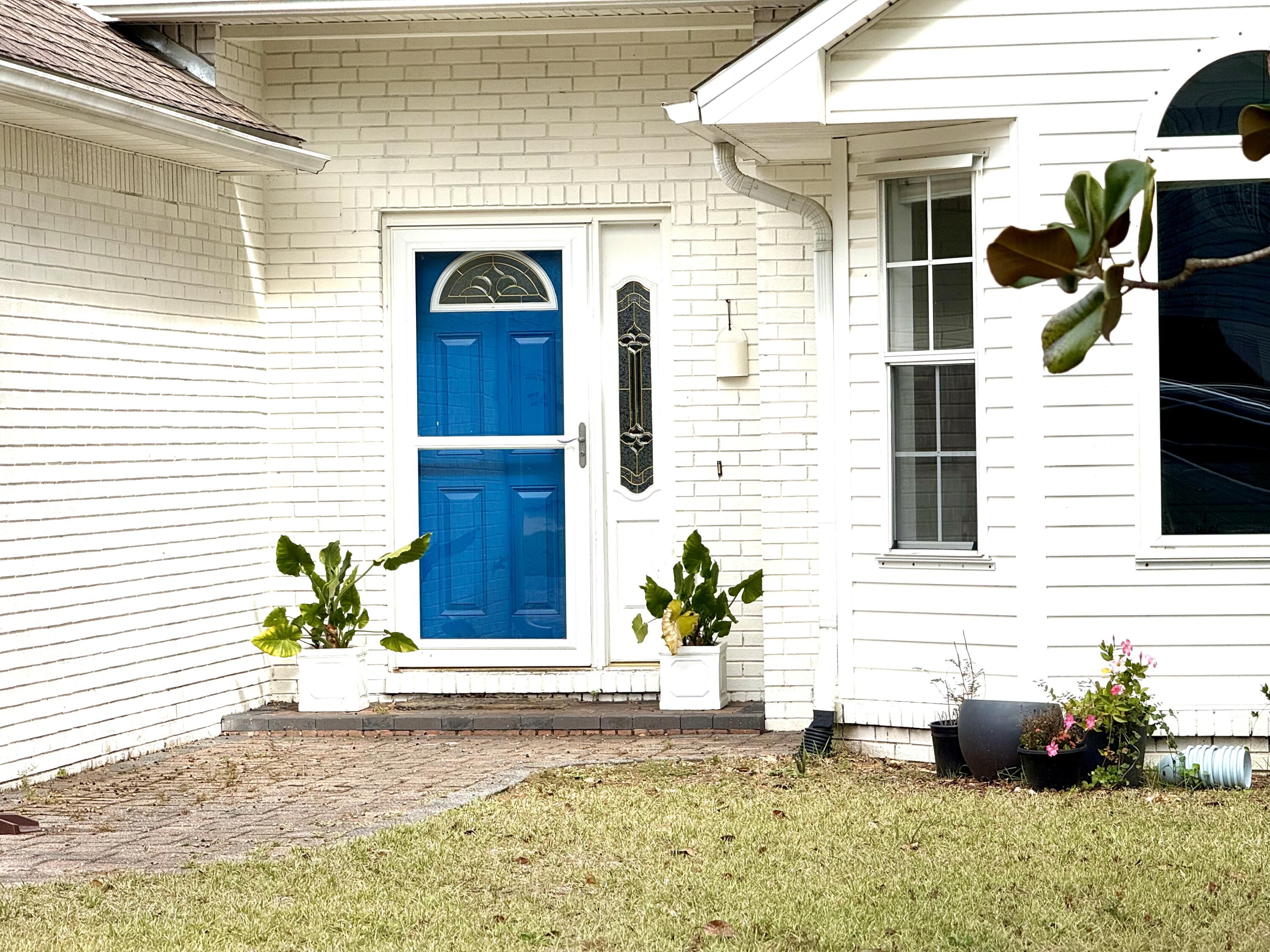 ROBLEDAL ESTATES - Residential