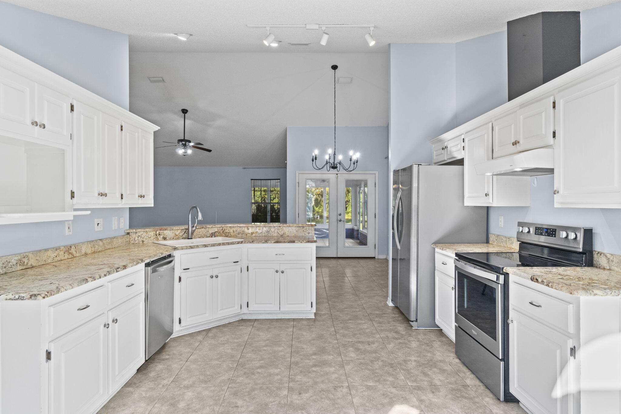 ROBLEDAL ESTATES - Residential