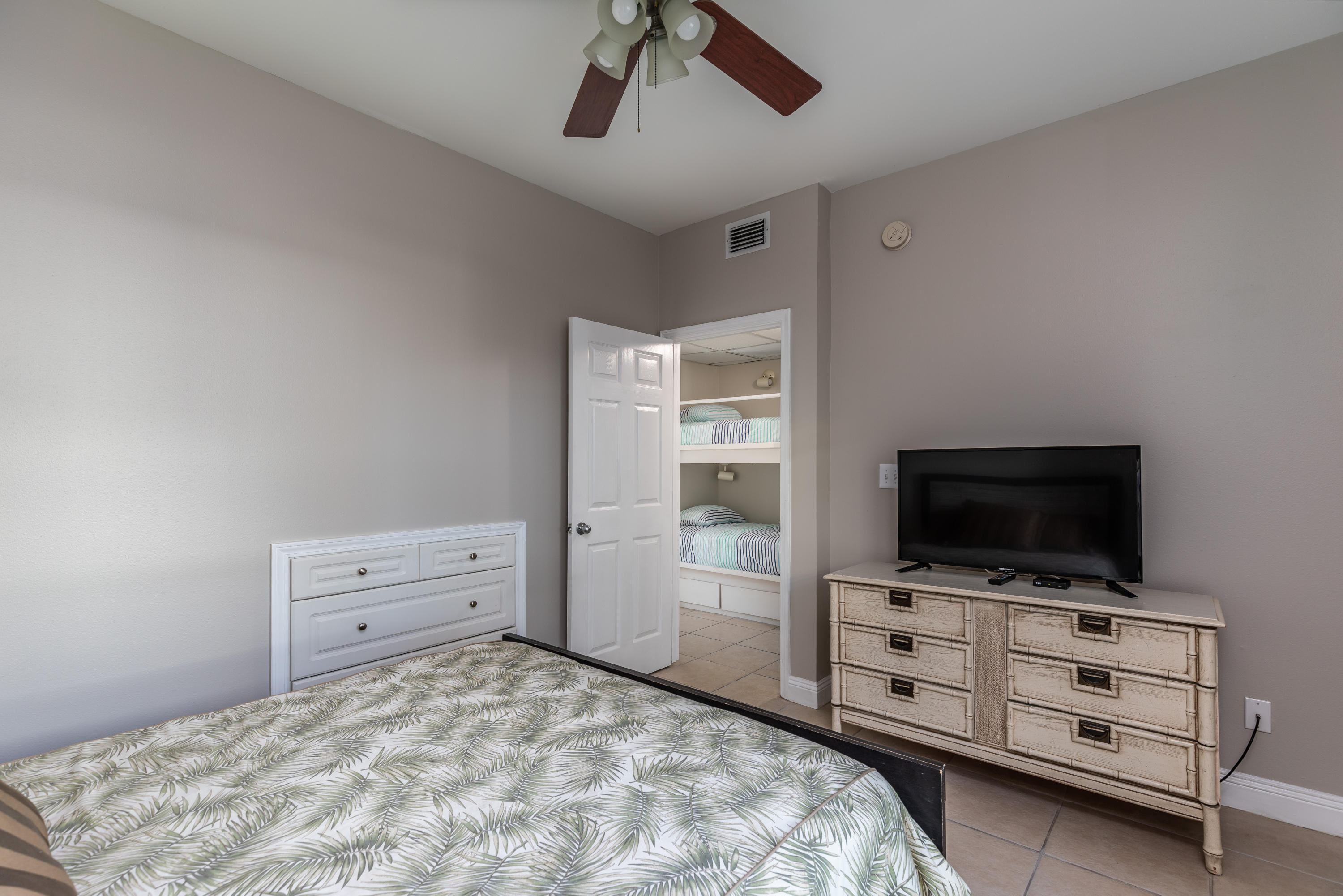 NANTUCKET COTTAGES - Residential