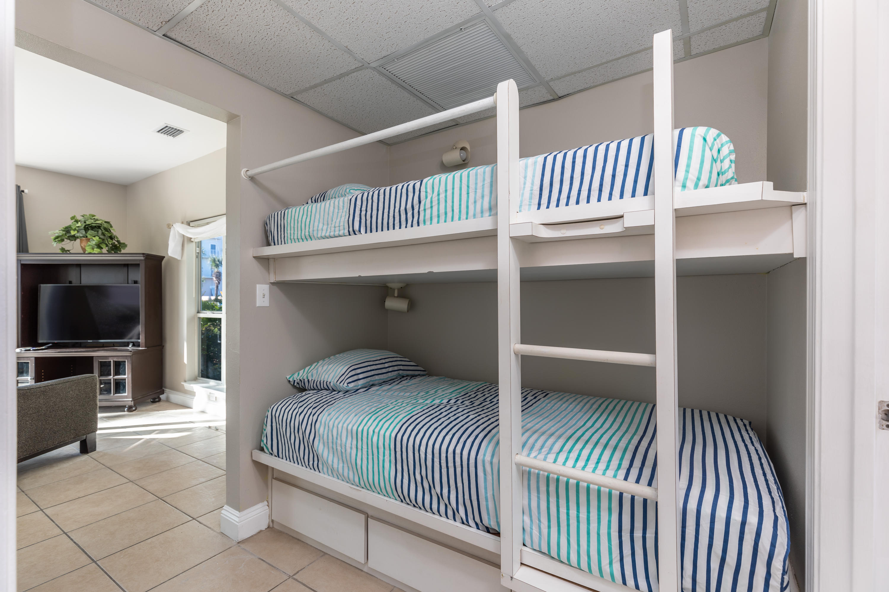 NANTUCKET COTTAGES - Residential