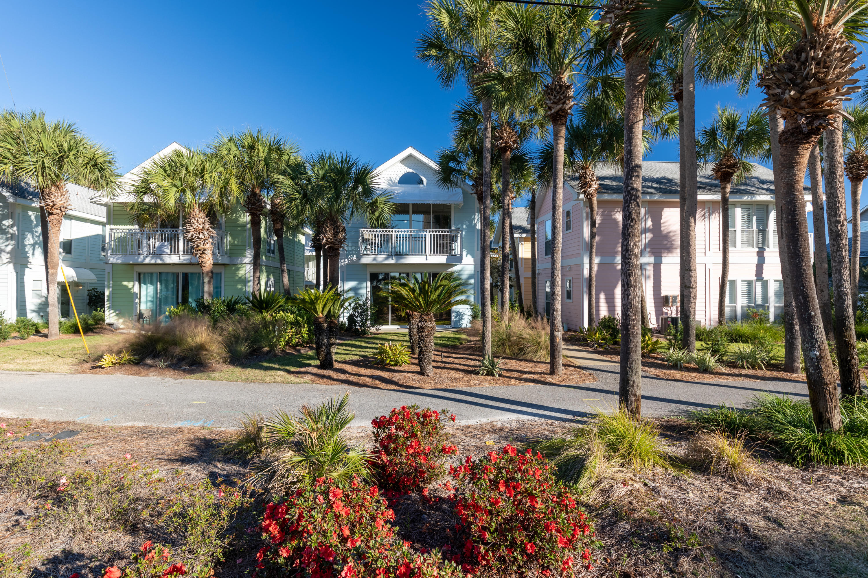 NANTUCKET COTTAGES - Residential