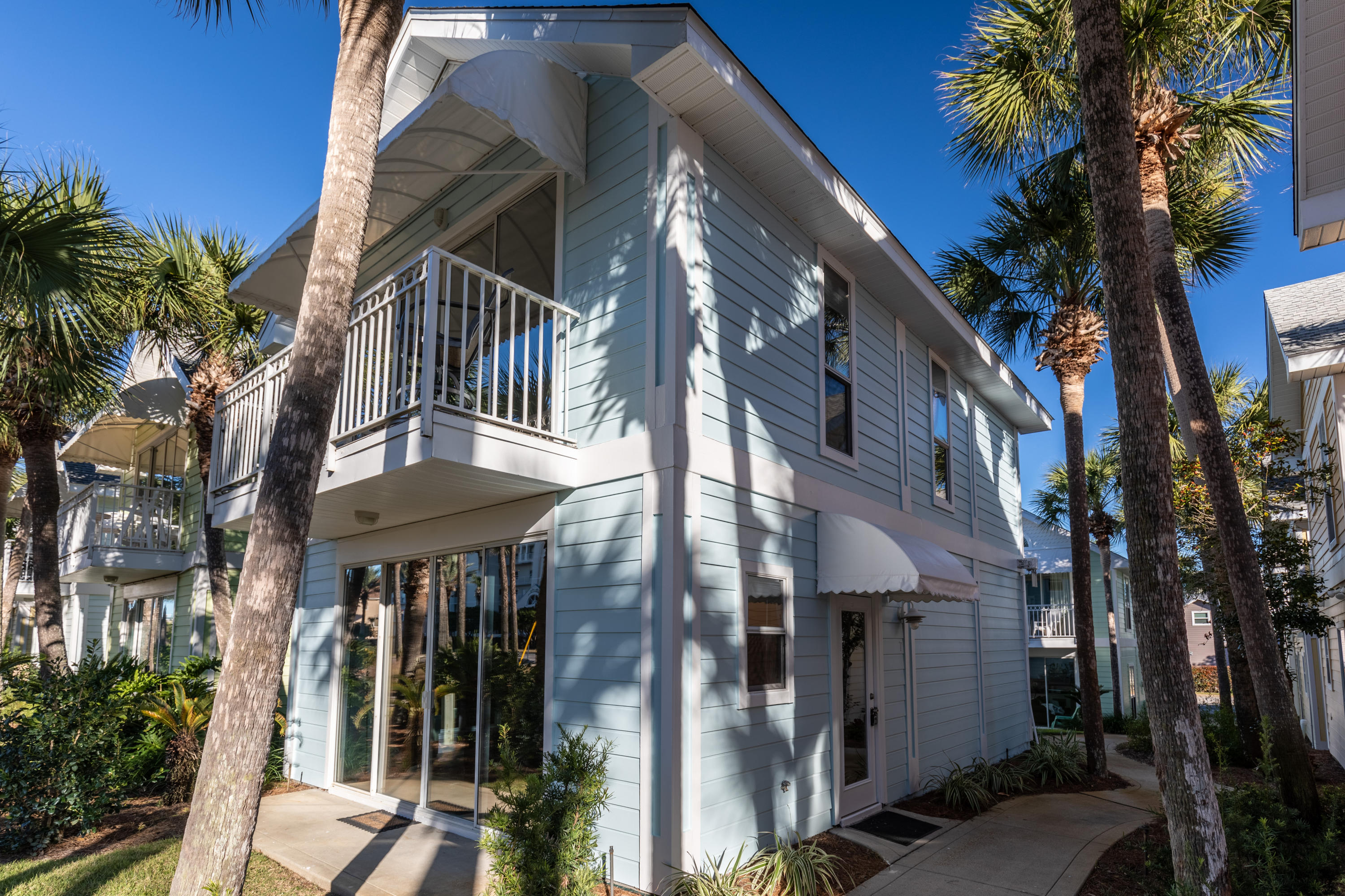 NANTUCKET COTTAGES - Residential