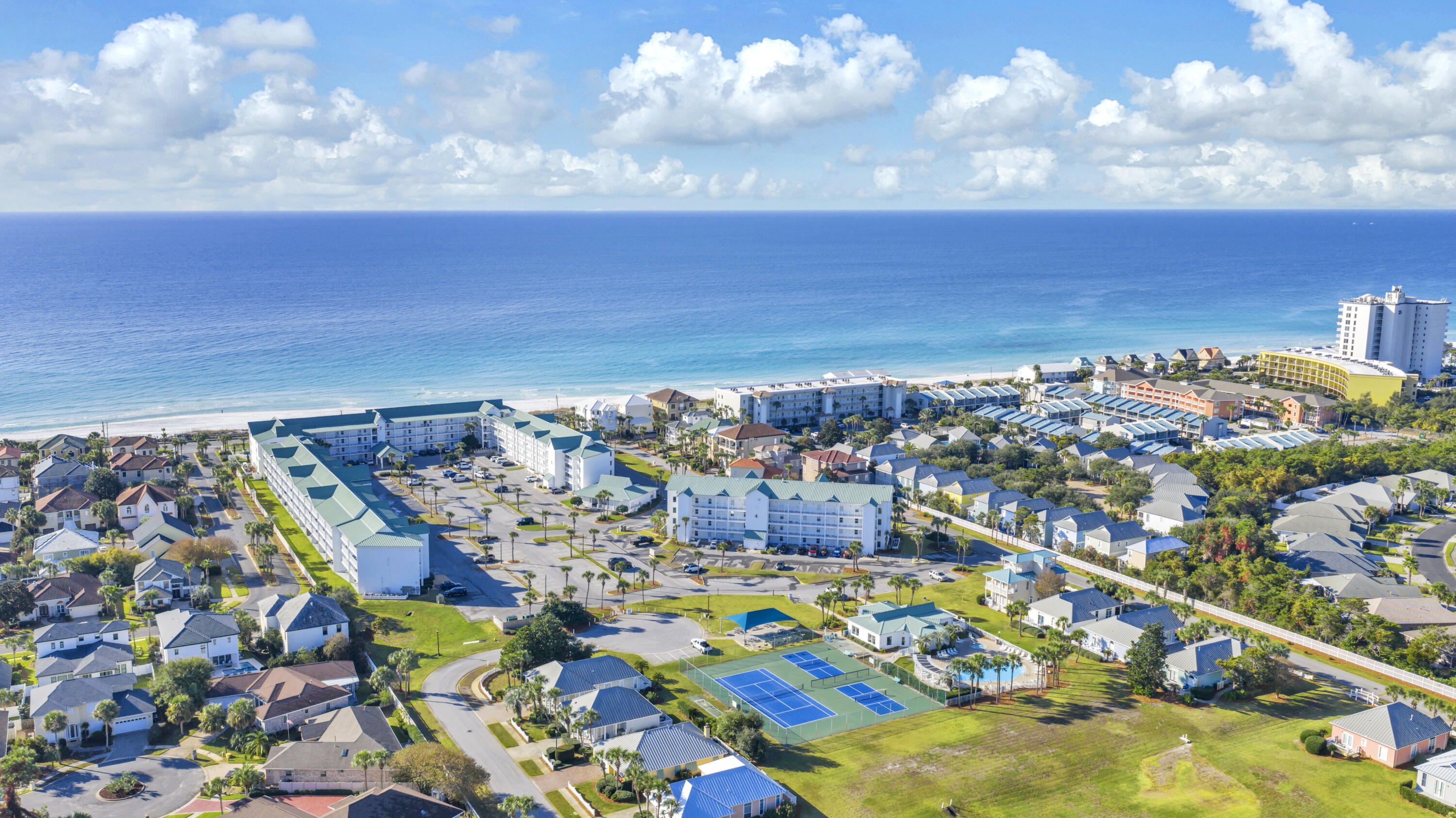 MARAVILLA CONDO 2 - Residential