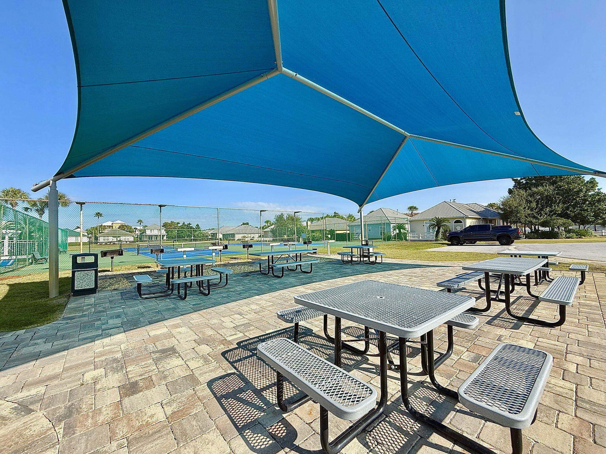 MARAVILLA CONDO 2 - Residential