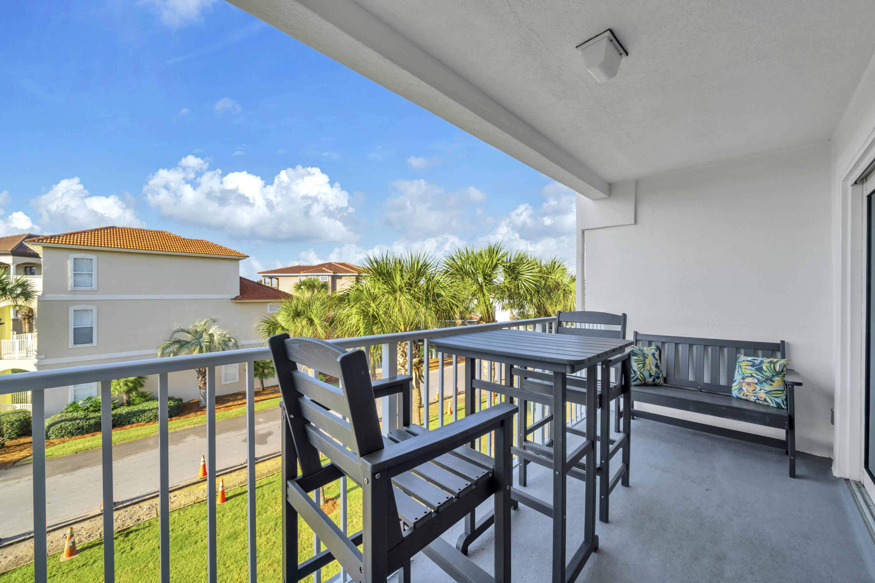 MARAVILLA CONDO 2 - Residential