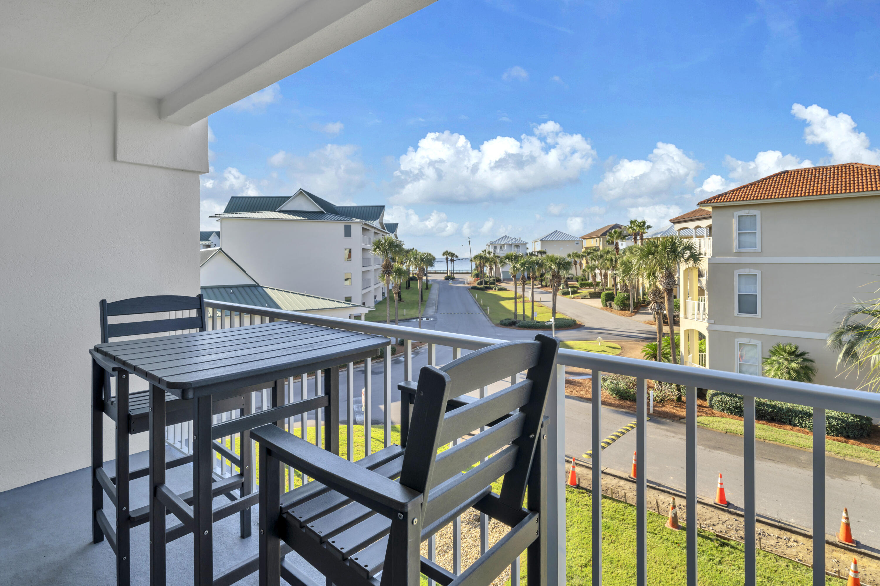 MARAVILLA CONDO 2 - Residential