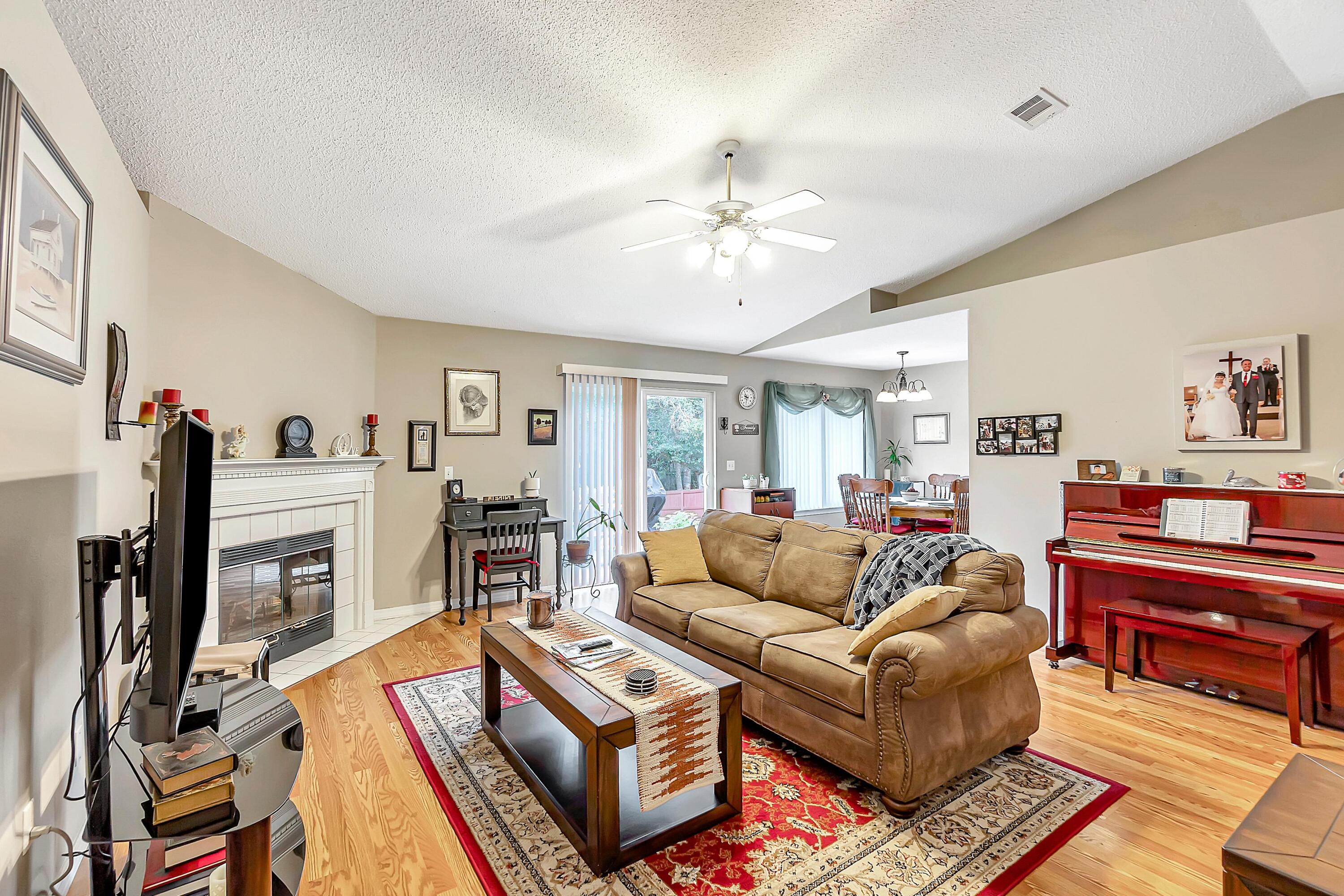 COUNTRYVIEW ESTATES 6TH ADDN PH1 - Residential