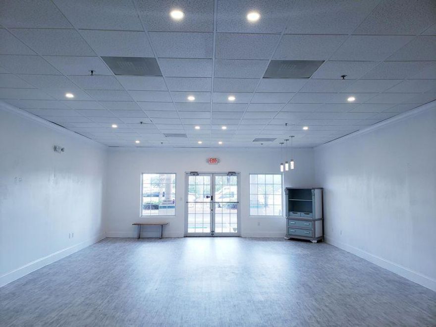 Great location on busy Hwy 98 full of customers!  Nice space with open floor plan ready for retail, property management, office space, and more. Located on Hwy 98 in Destin traffic counts of over 50,000  a day. Building is located directly on 98 and offer great traffic exposure along it's own marque sign and access off Hwy 98 from both directions. In the back there is room for a kitchenette, some nice shelving, and a bathroom. LVP flooring throughout.  Owner has a storage space in the lobby (unit 13) cost is 20.00 a month if new owner wants to keep it.