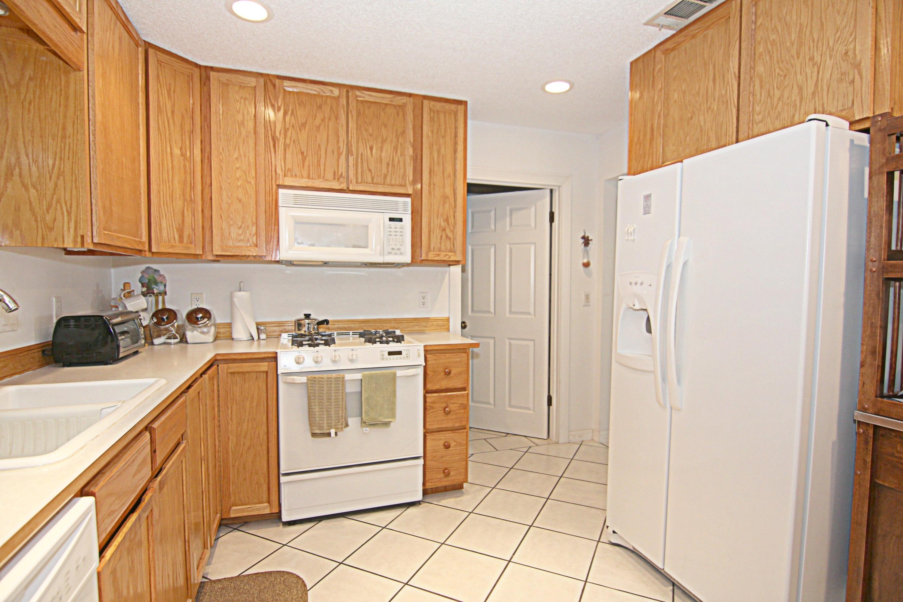 CRYSTAL LAKE ESTATES - Residential