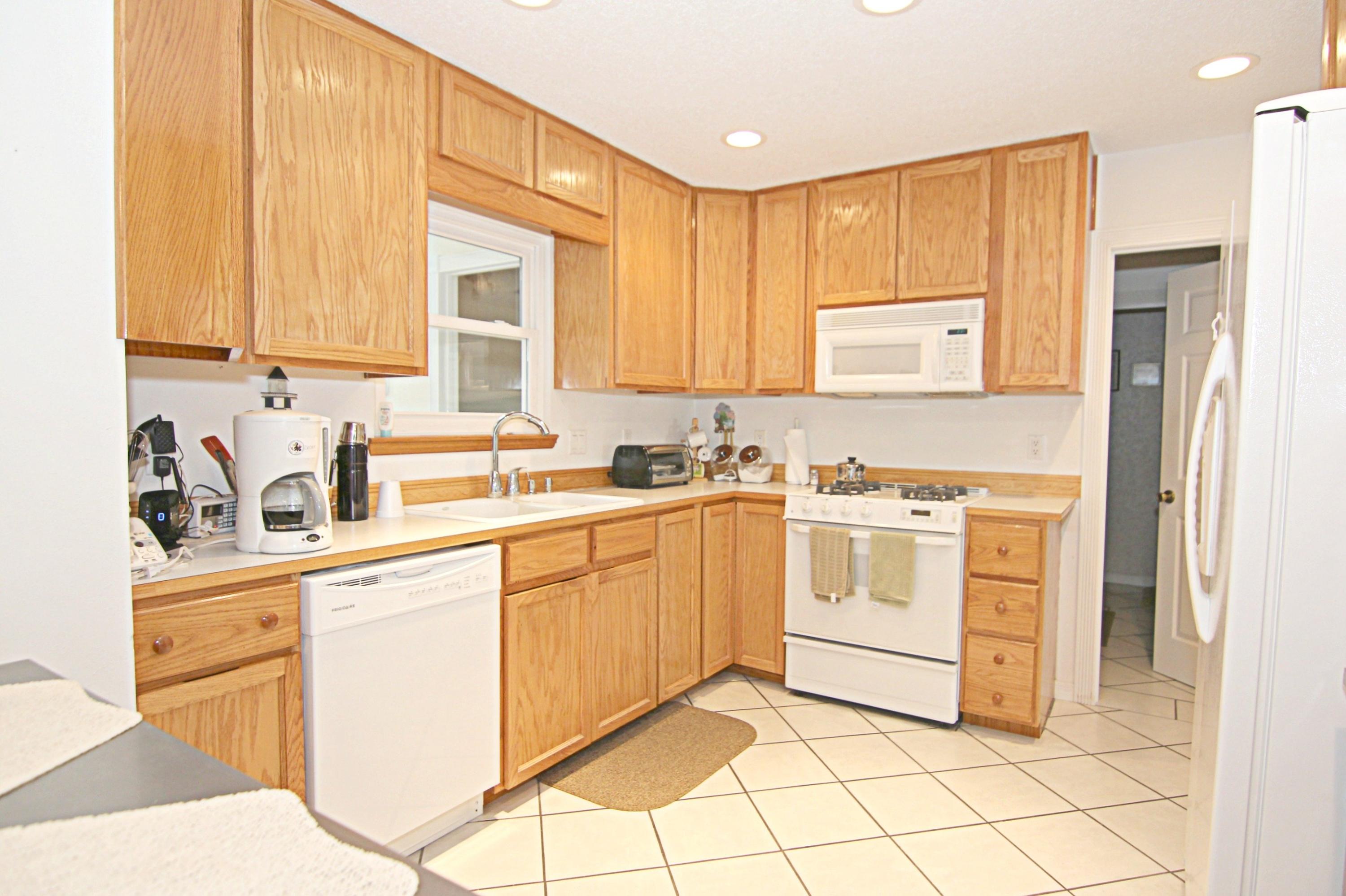 CRYSTAL LAKE ESTATES - Residential