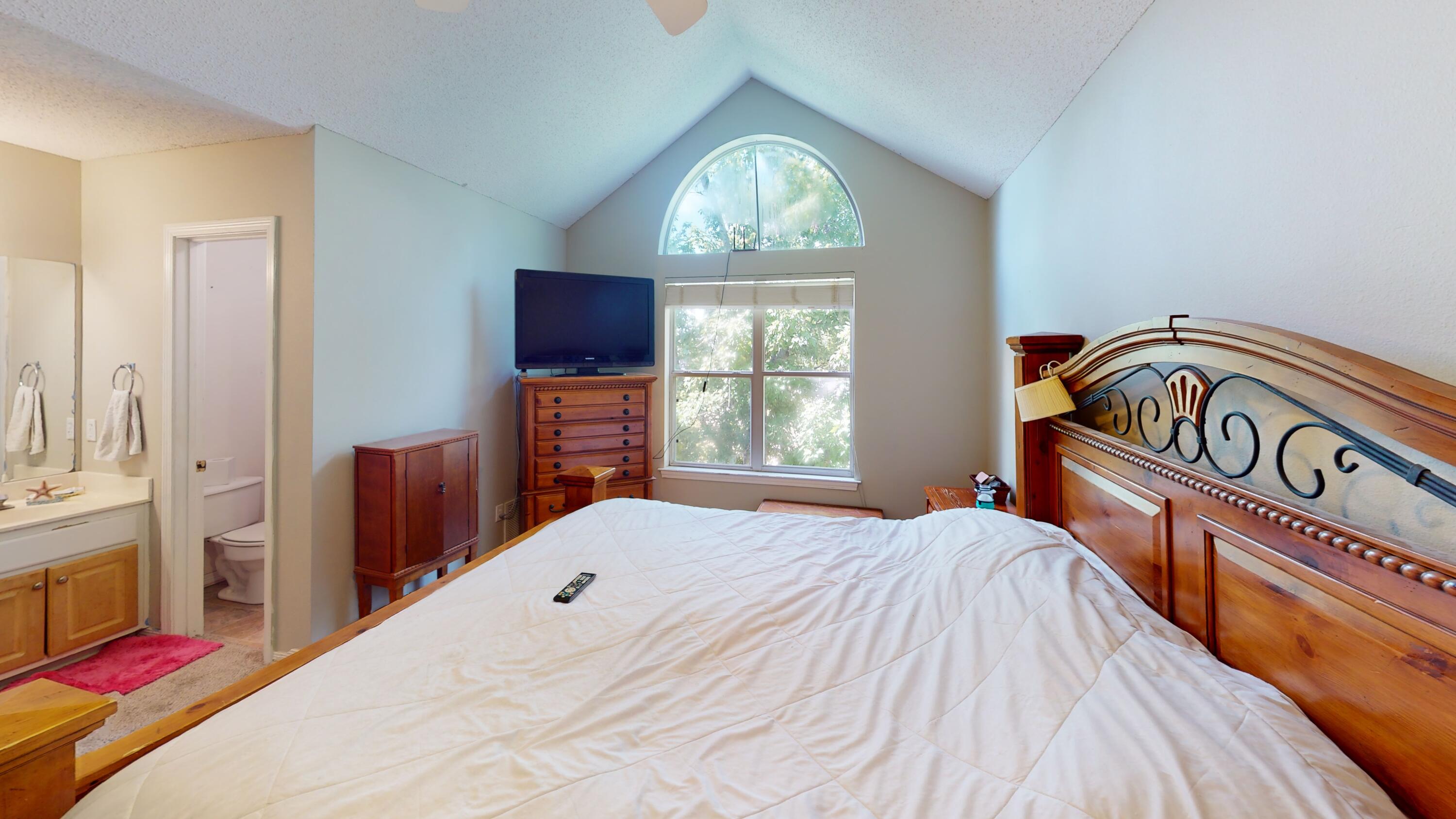 HIDDEN BAY VILLAGE - Residential