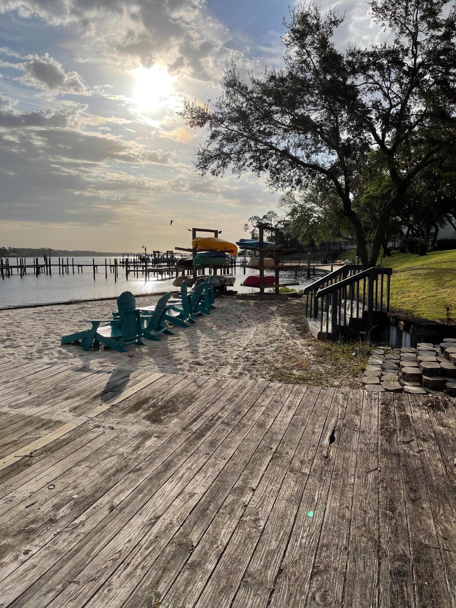 HIDDEN BAY VILLAGE - Residential