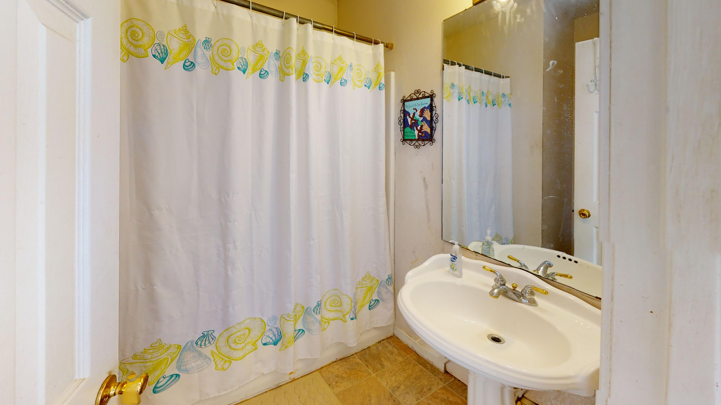 HIDDEN BAY VILLAGE - Residential