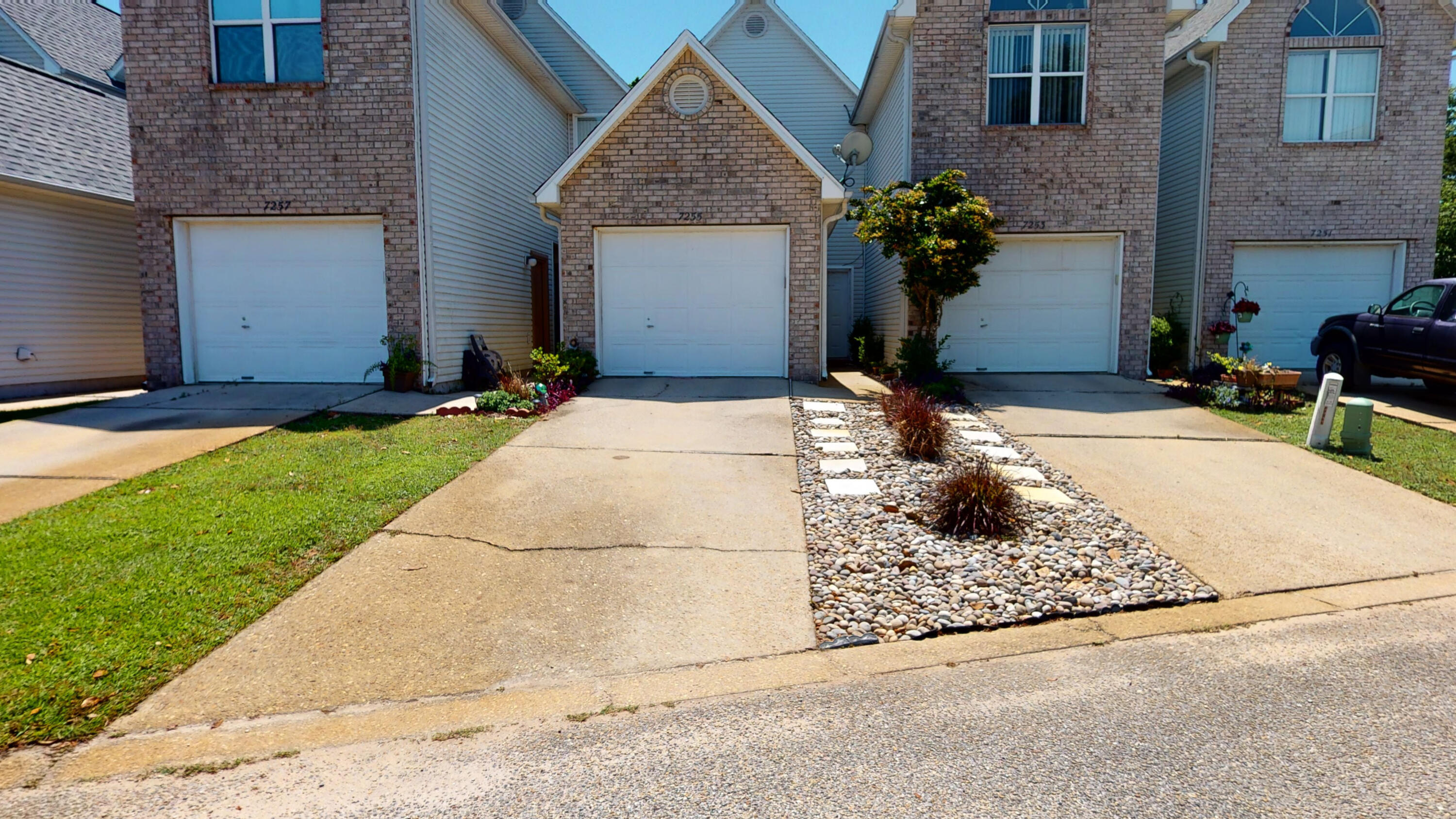 HIDDEN BAY VILLAGE - Residential