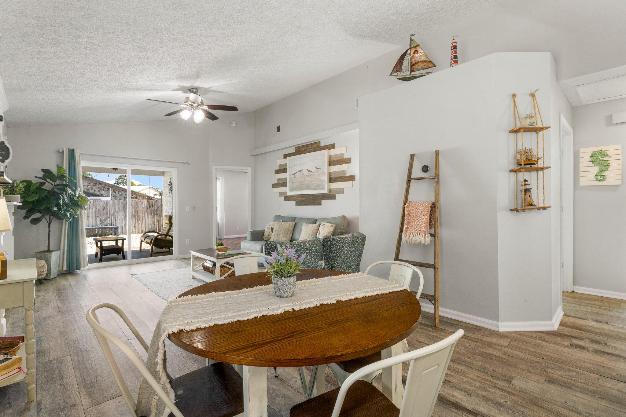 HOLIDAY BEACH - Residential