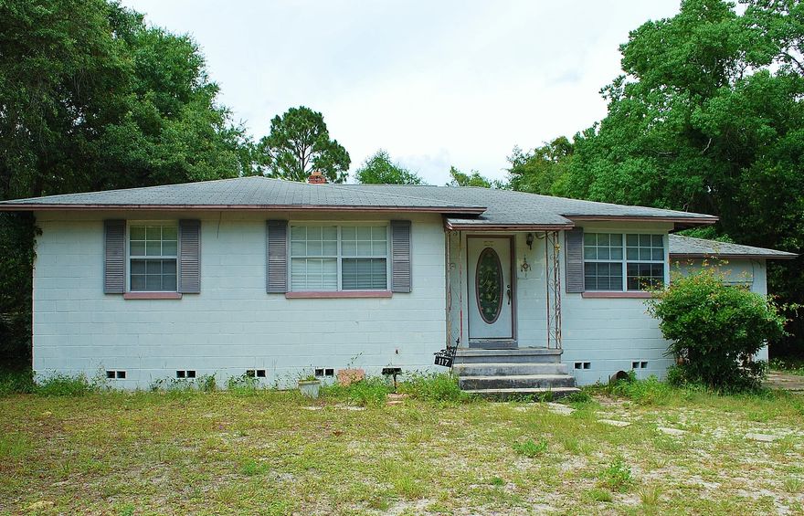 Lender approved price. Been watching HGTV? Are you a rehab addict too? Looking for a building lot? Don't miss this opportunity to own property in a well established neighborhood, located 1 block from the bay. Located directly off Beachview Dr, this house is within walking distance of public access to the Bay. This quiet neighborhood has a park and beach within walking distance. Perfect starter home or investment opportunity. Walk or short drive to restaurants and shopping.