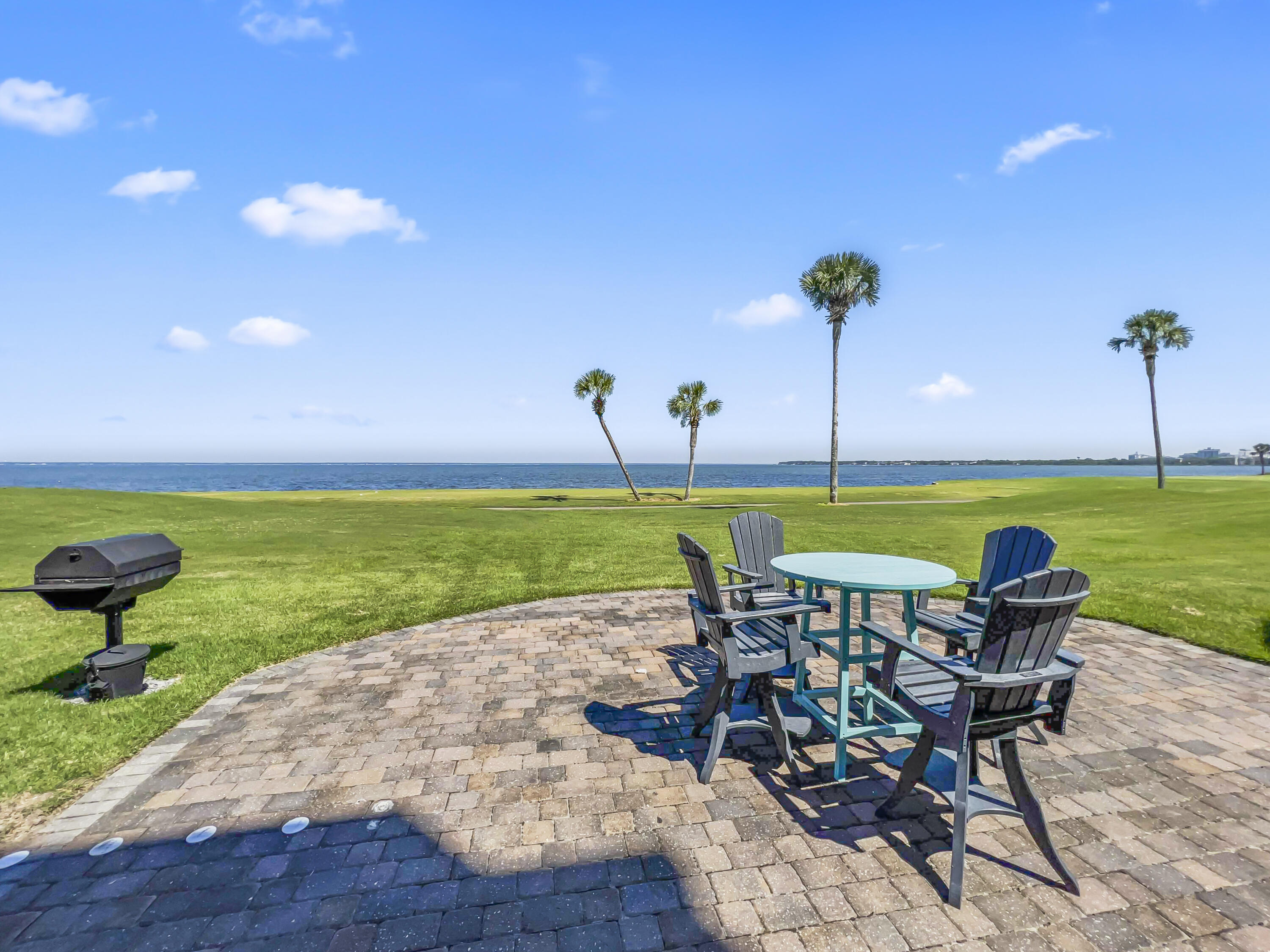 PLAYERS CLUB ON THE BAY THE - Residential