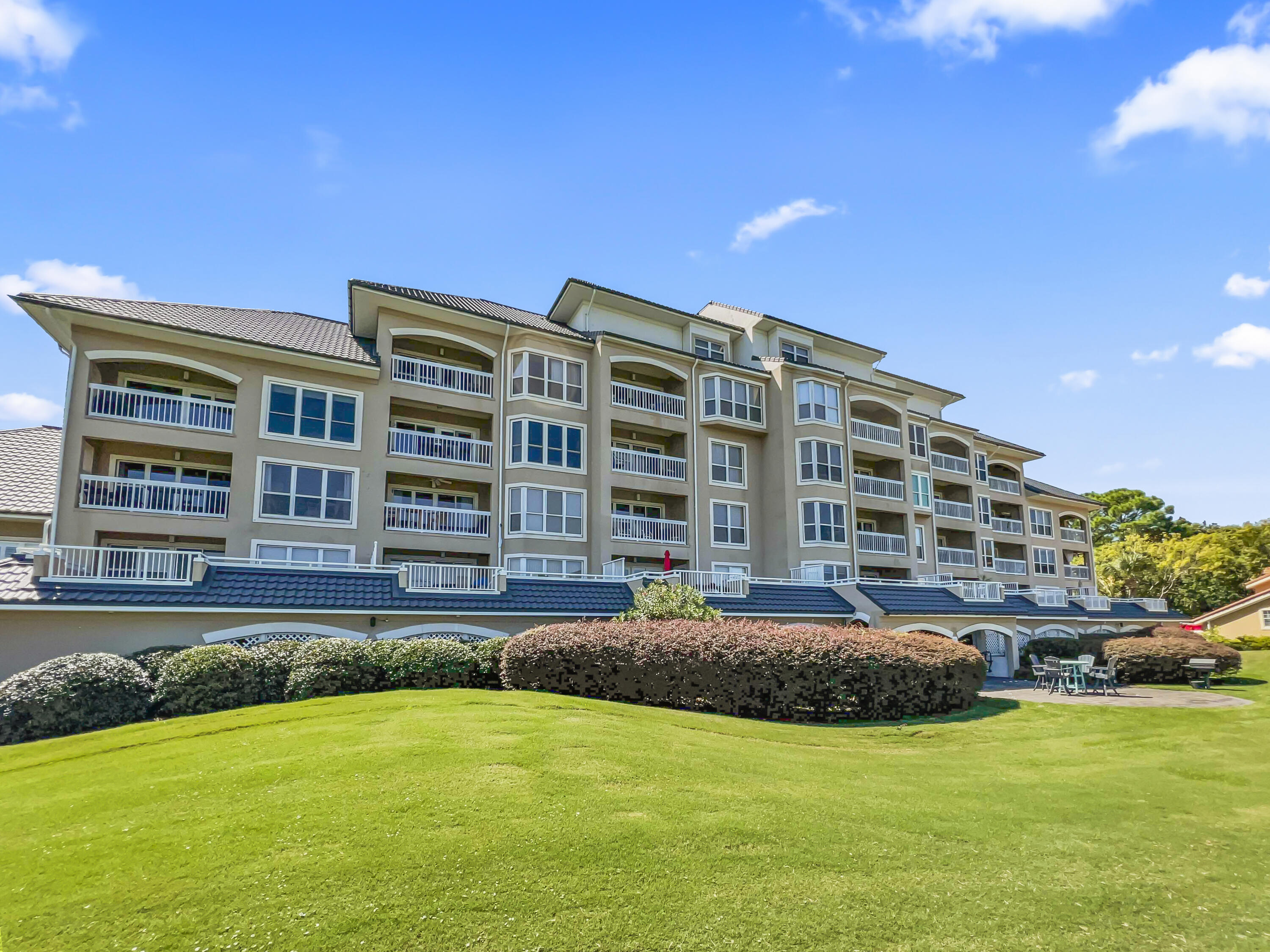 PLAYERS CLUB ON THE BAY THE - Residential