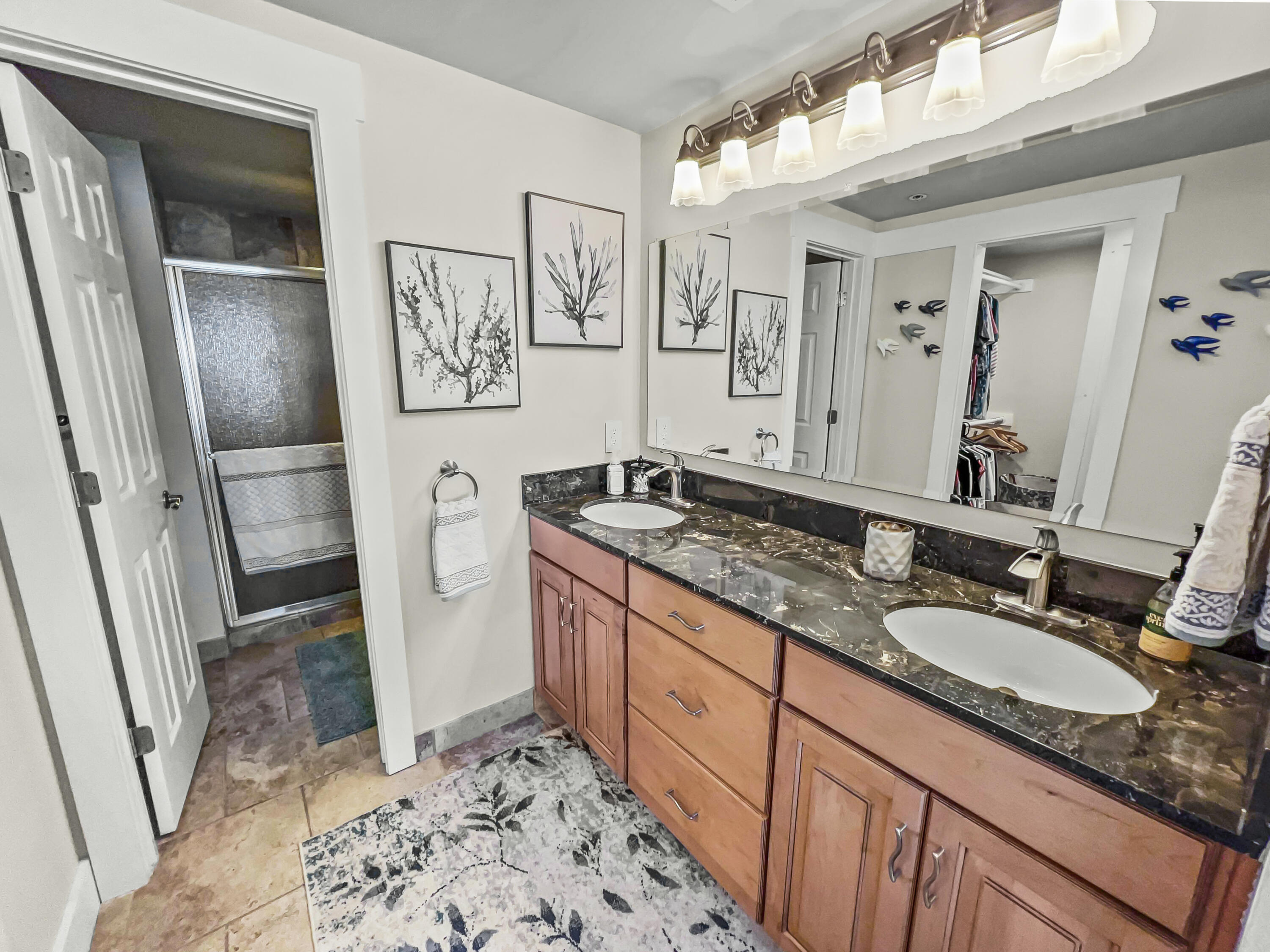 PLAYERS CLUB ON THE BAY THE - Residential