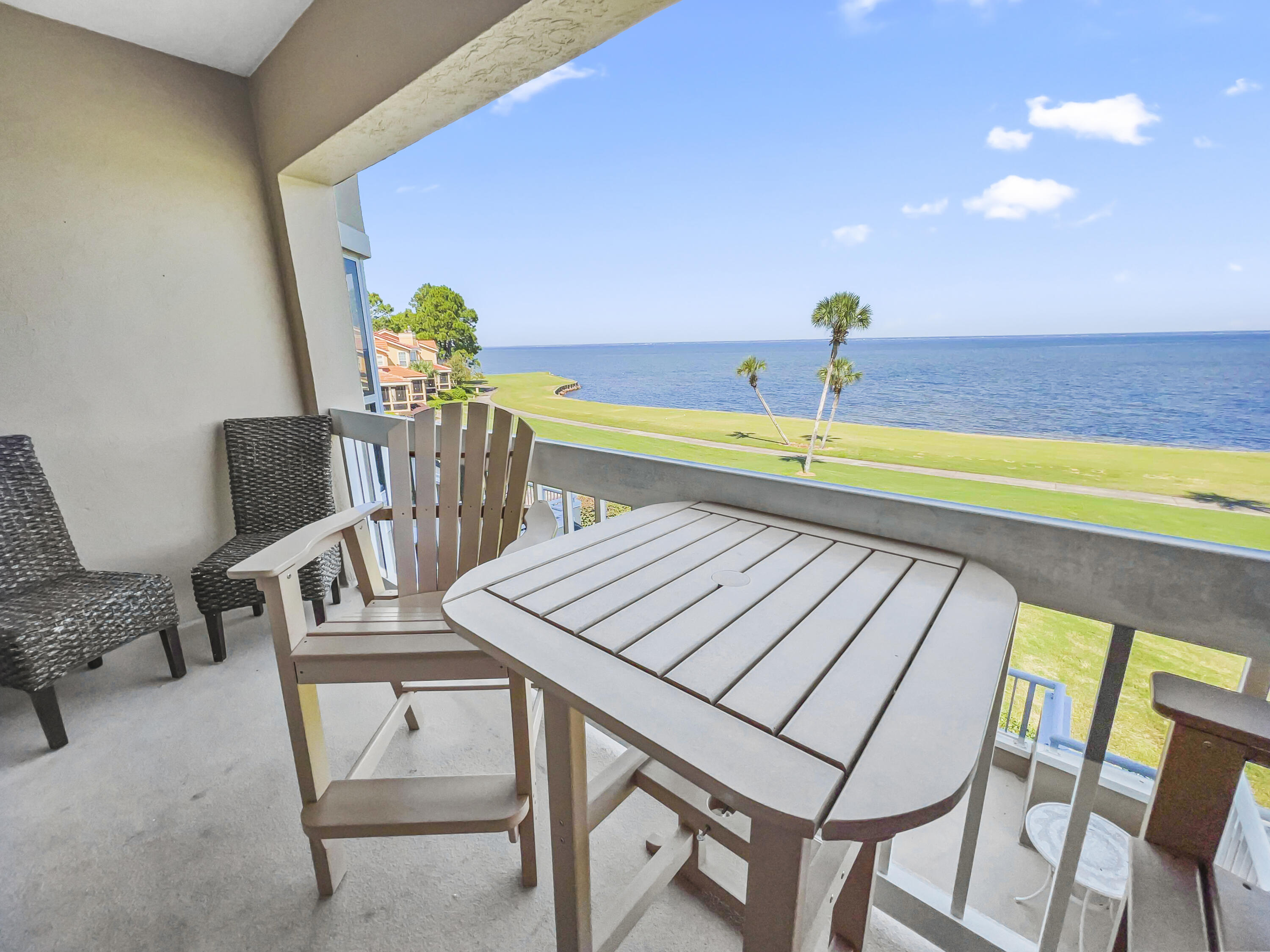 PLAYERS CLUB ON THE BAY THE - Residential