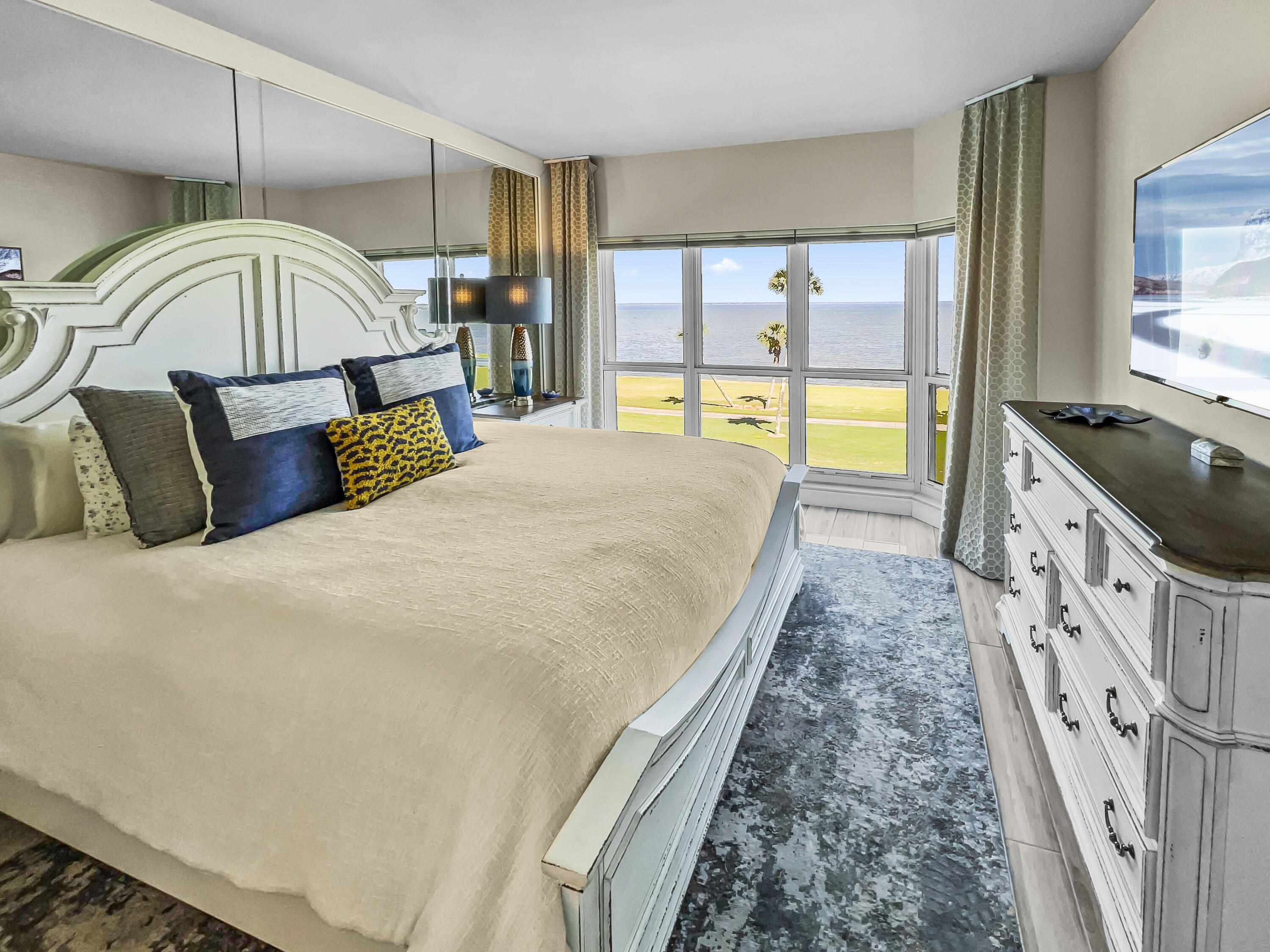 PLAYERS CLUB ON THE BAY THE - Residential