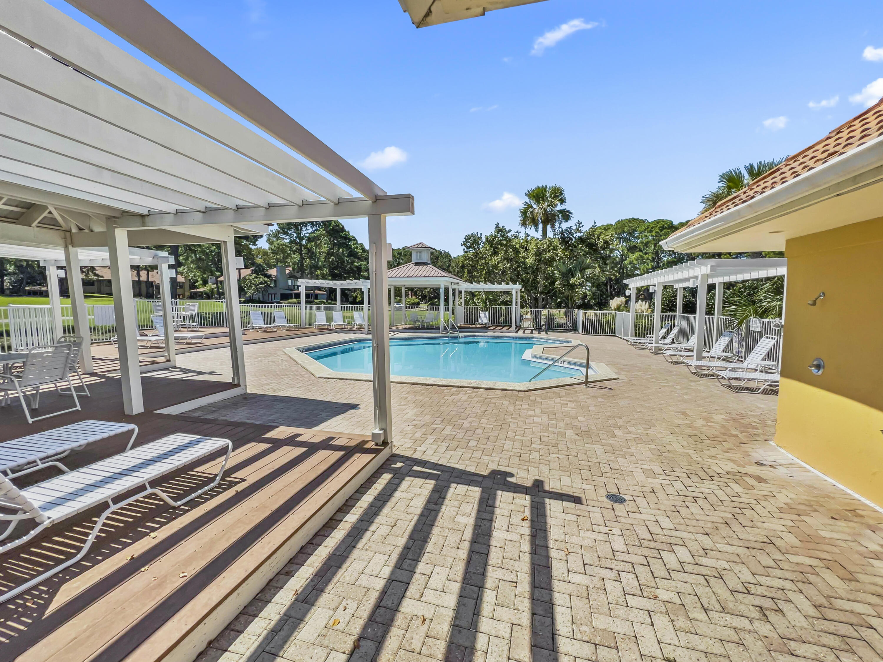 PLAYERS CLUB ON THE BAY THE - Residential