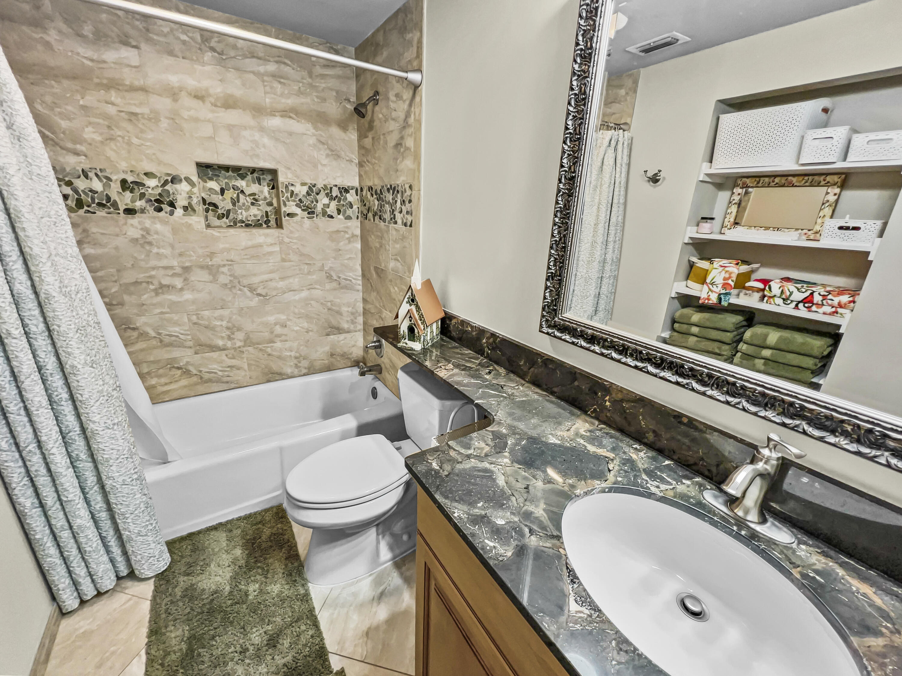 PLAYERS CLUB ON THE BAY THE - Residential