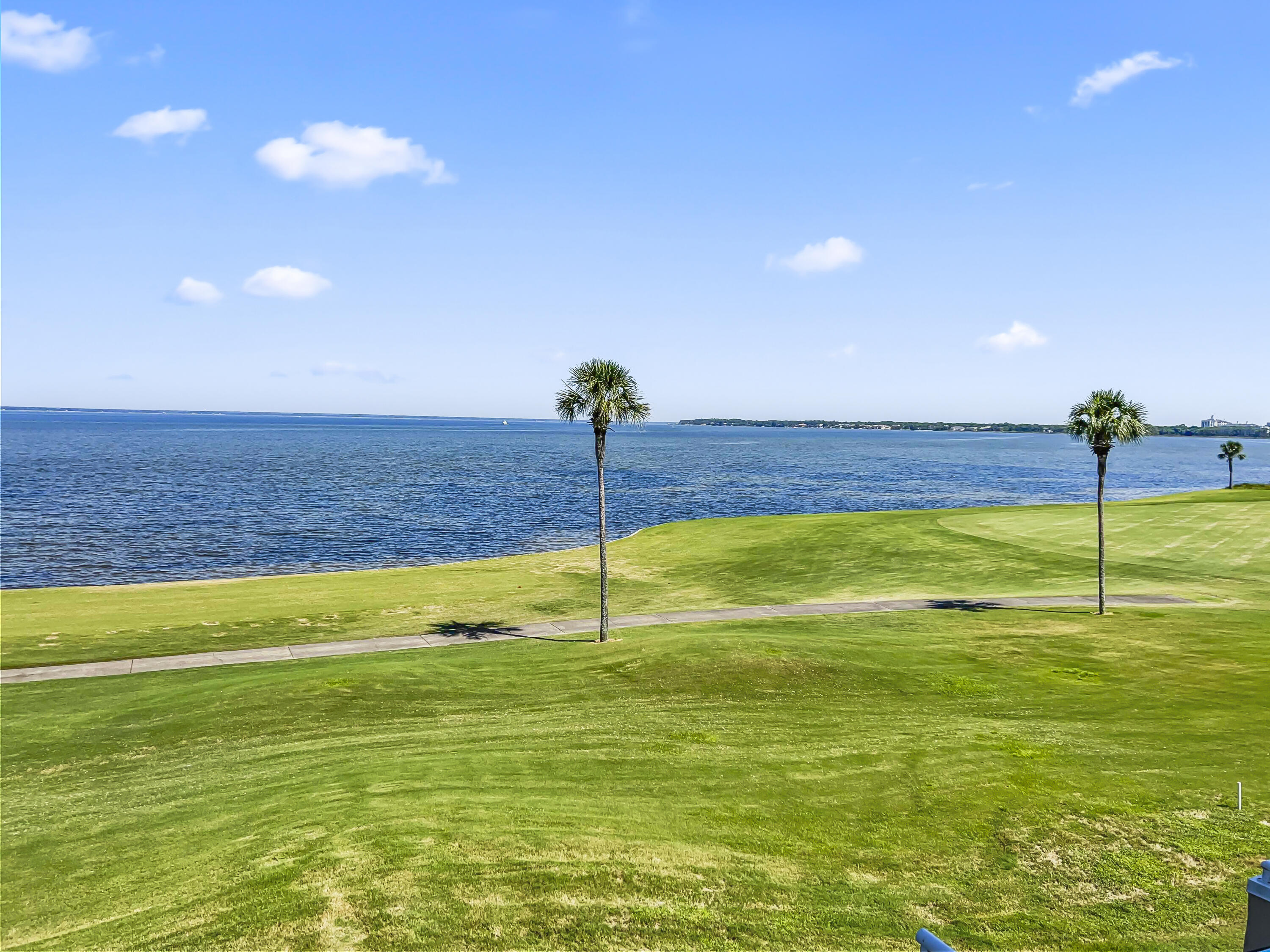 PLAYERS CLUB ON THE BAY THE - Residential