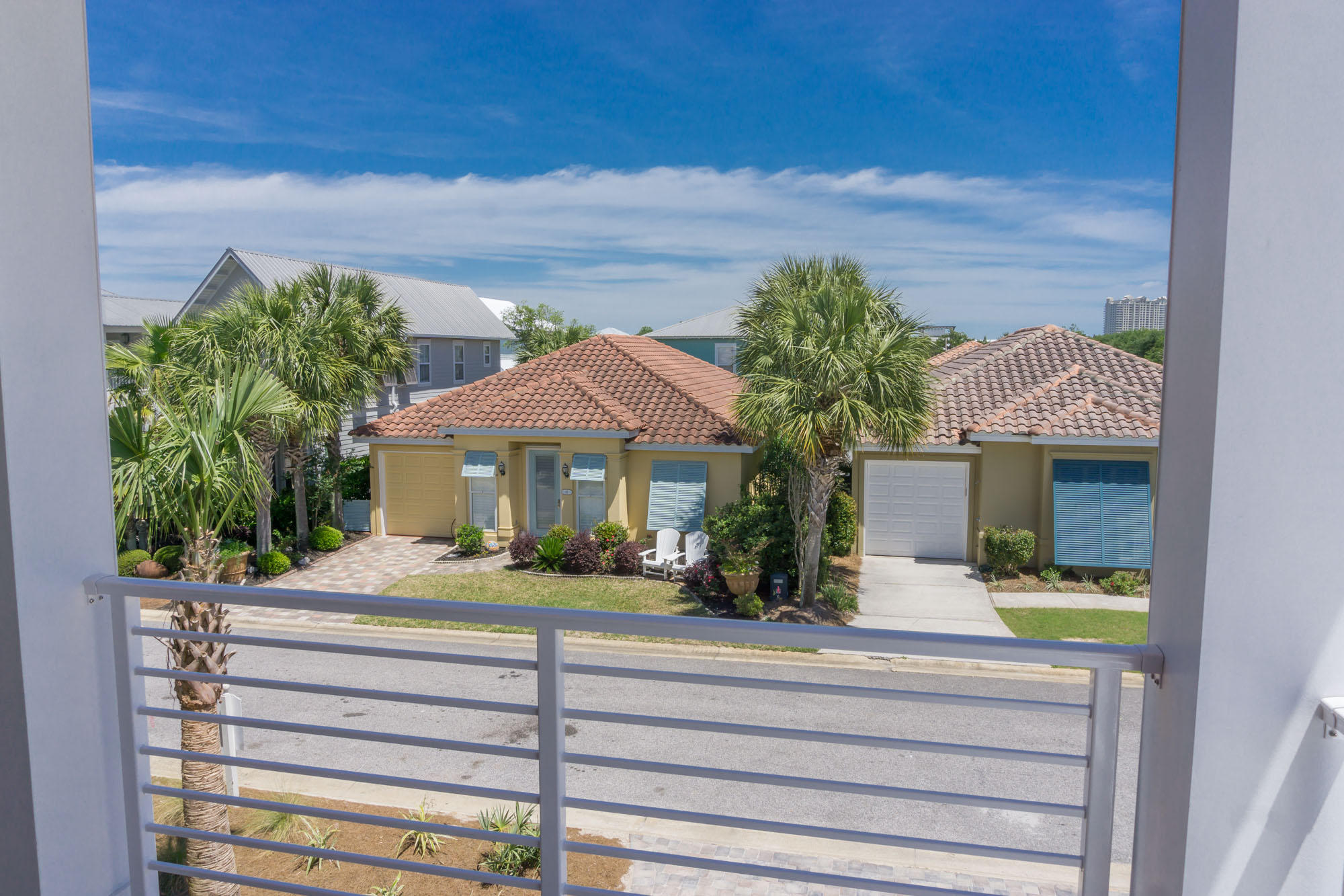 EMERALD WATERS VILLAGE - Residential