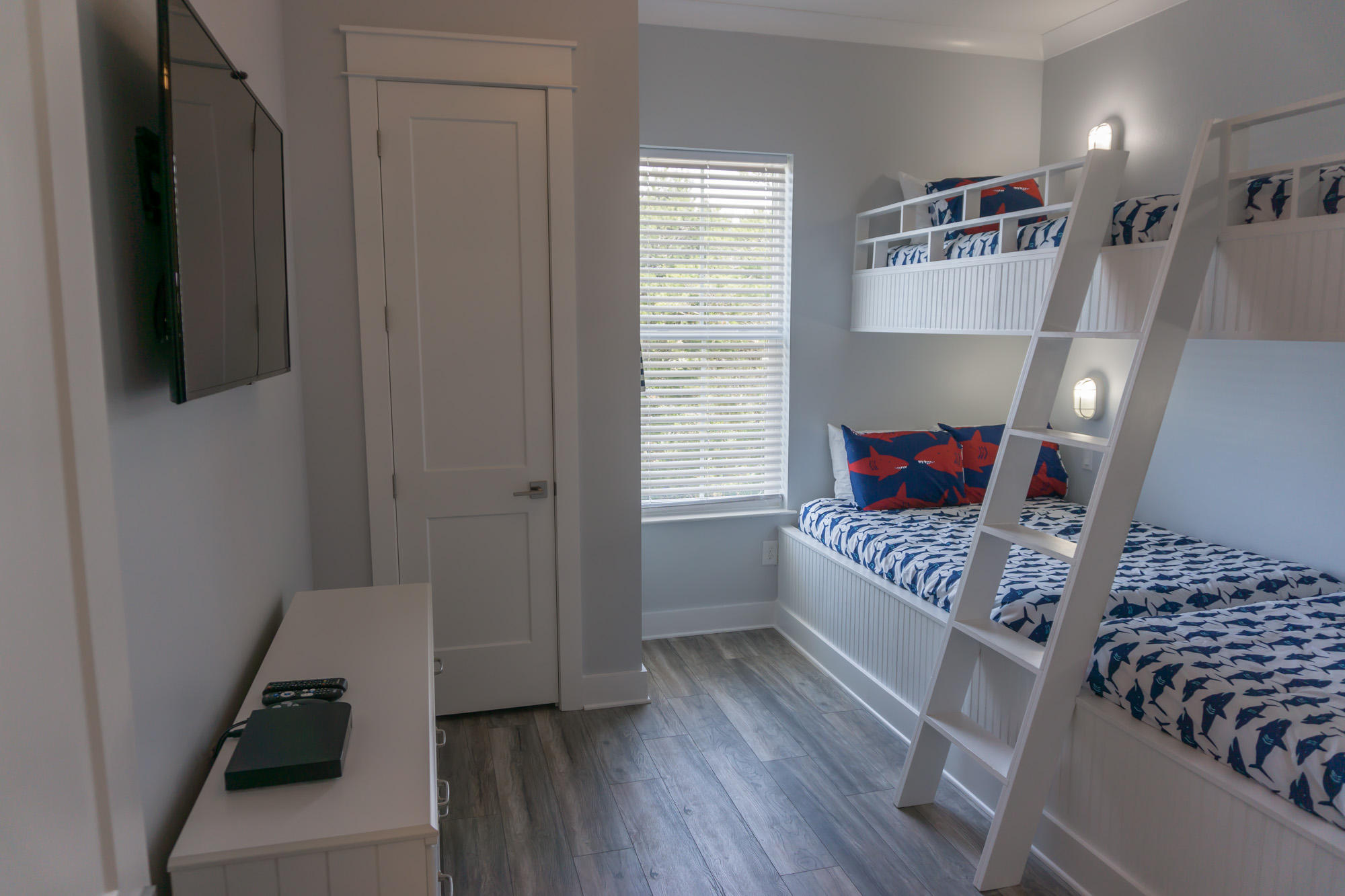 EMERALD WATERS VILLAGE - Residential