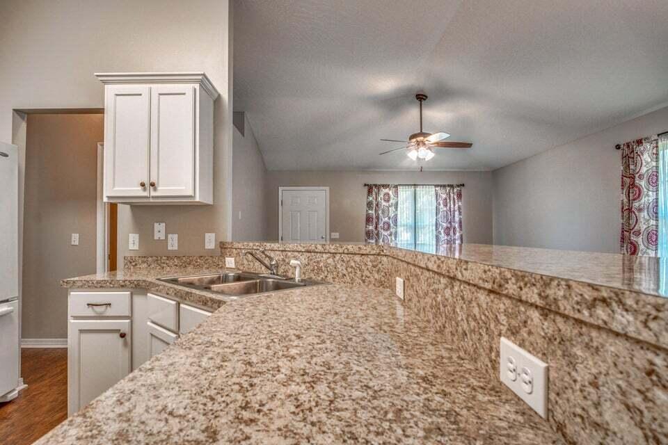 NAVARRE S/D 2ND ADDN - Residential Lease