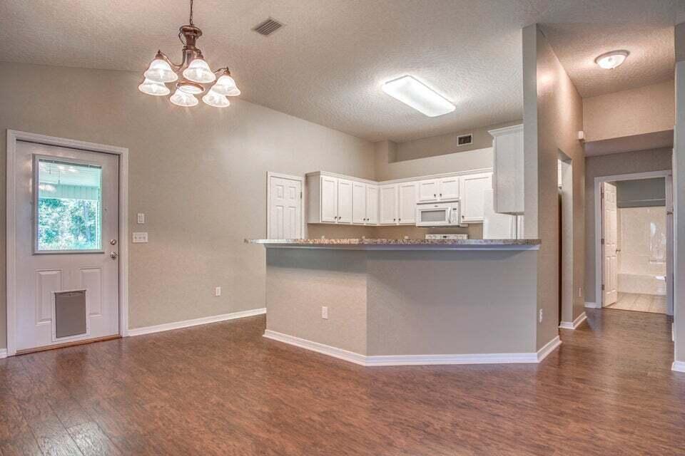 NAVARRE S/D 2ND ADDN - Residential Lease